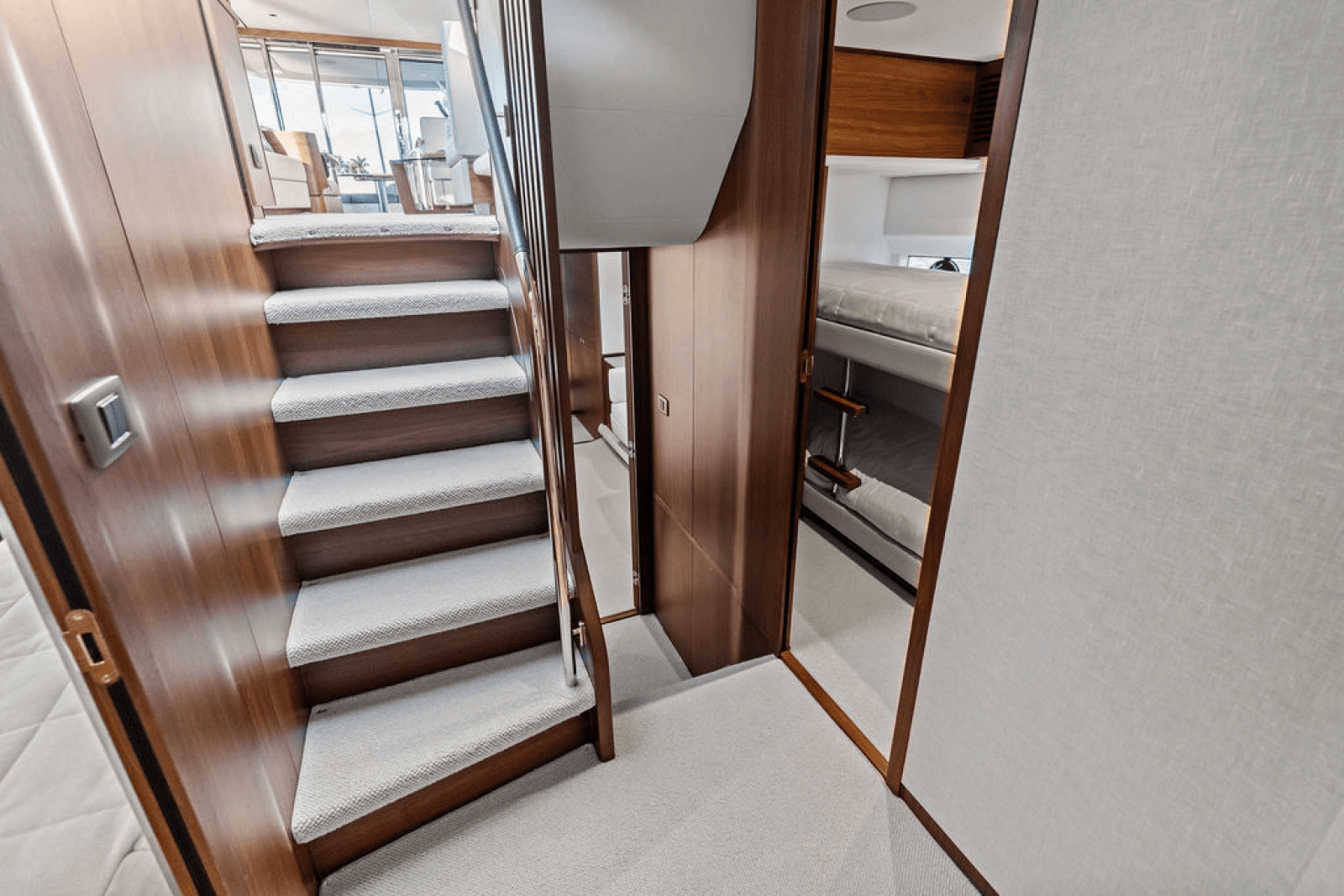 2025 Princess F65 - Photo 31