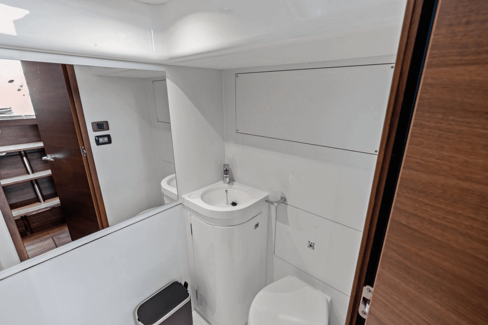2025 Princess F65 - Photo 52
