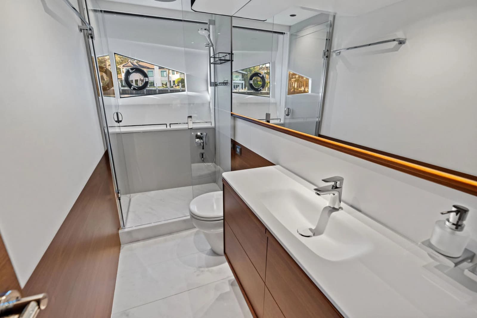 2025 Princess F65 - Photo 45