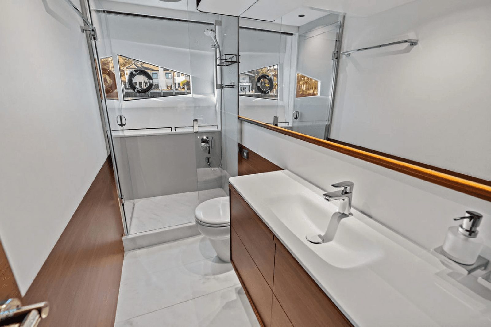 2025 Princess F65 - Photo 45