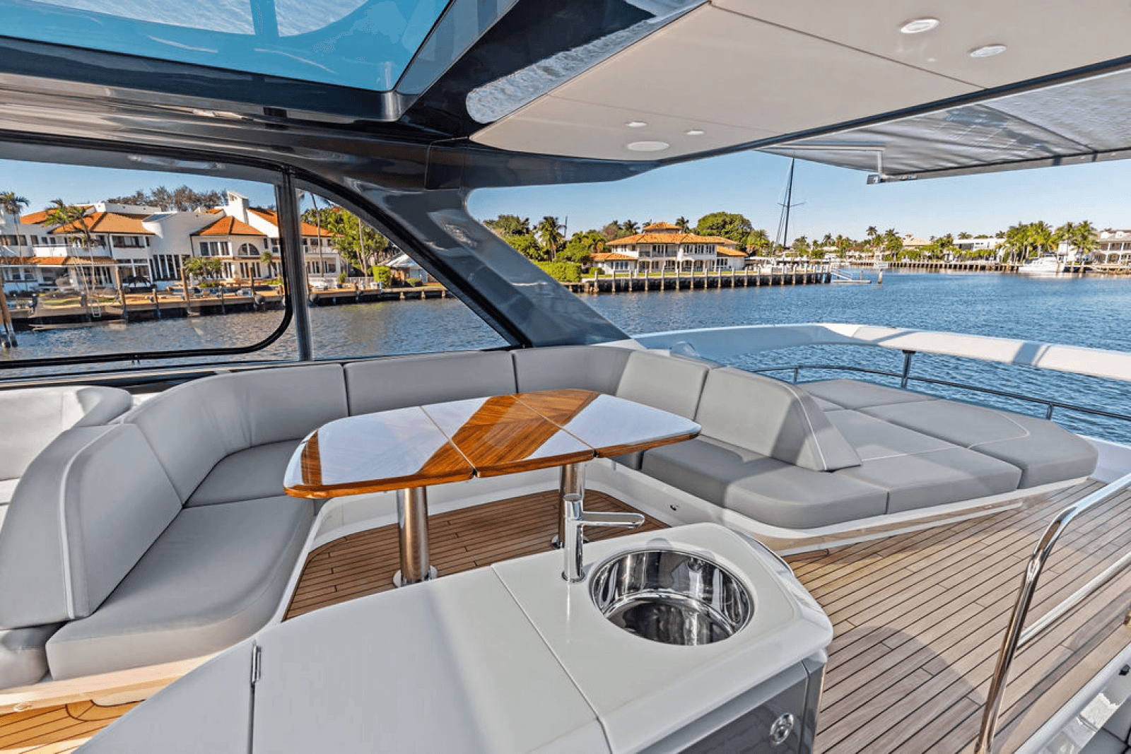 2025 Princess F65 - Photo 19