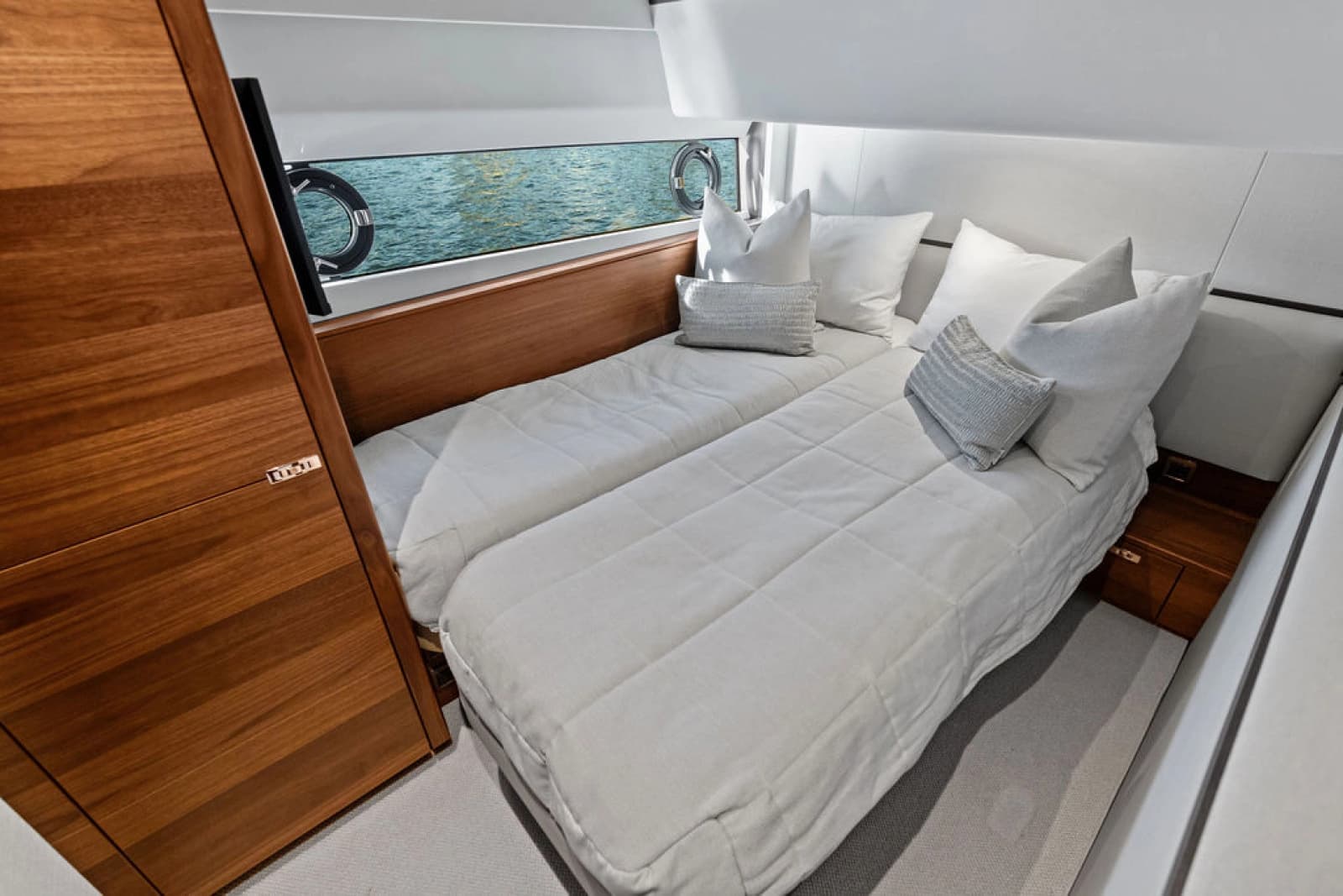 2025 Princess F65 - Photo 36