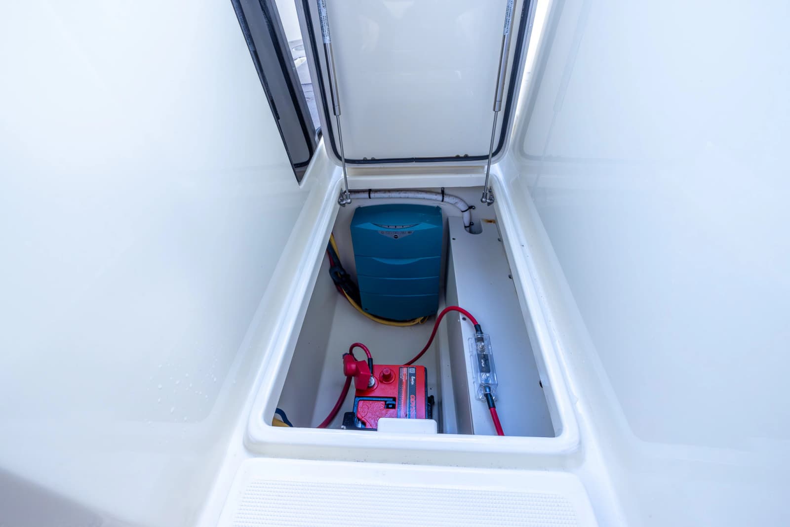 2019 Chris-Craft Calypso 30 - Photo 22