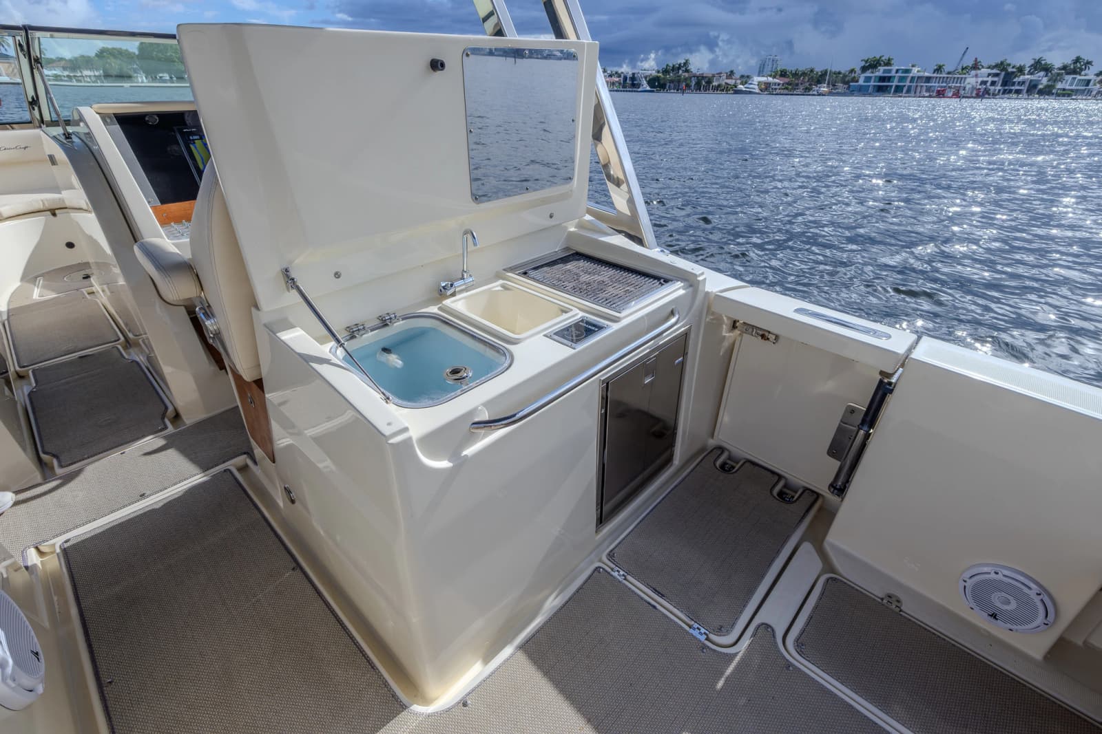 2019 Chris-Craft Calypso 30 - Photo 10