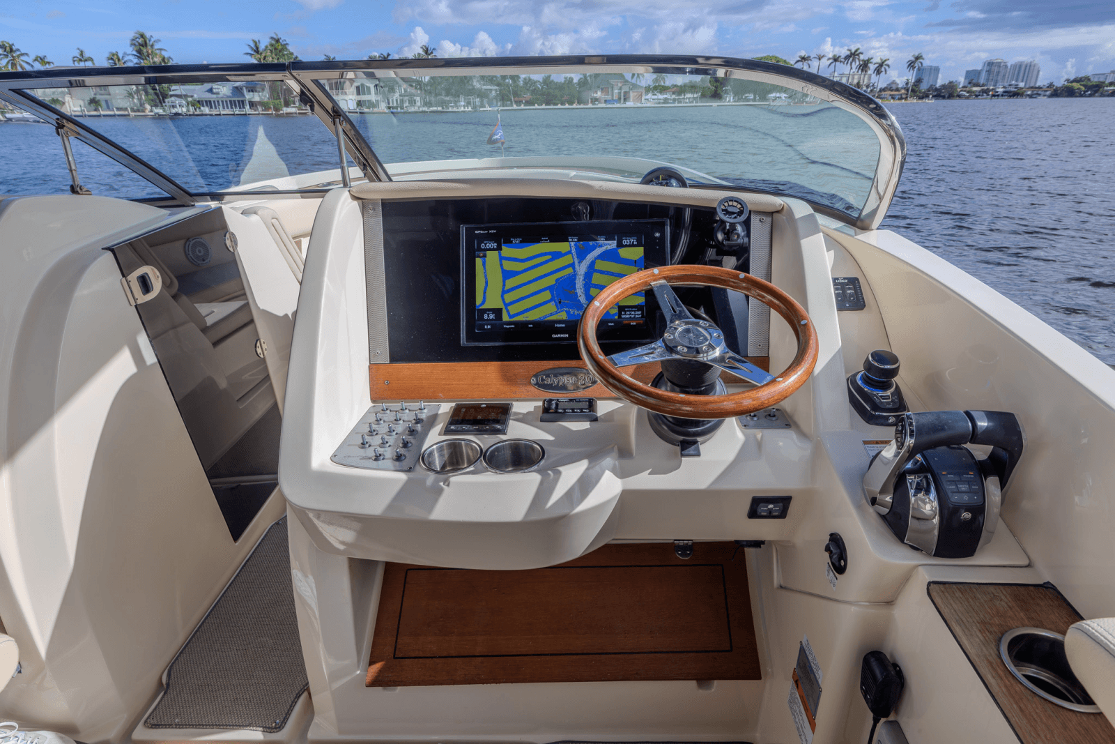 2019 Chris-Craft Calypso 30 - Photo 13