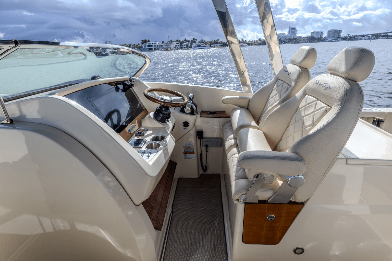 2019 Chris-Craft Calypso 30 - Photo 12