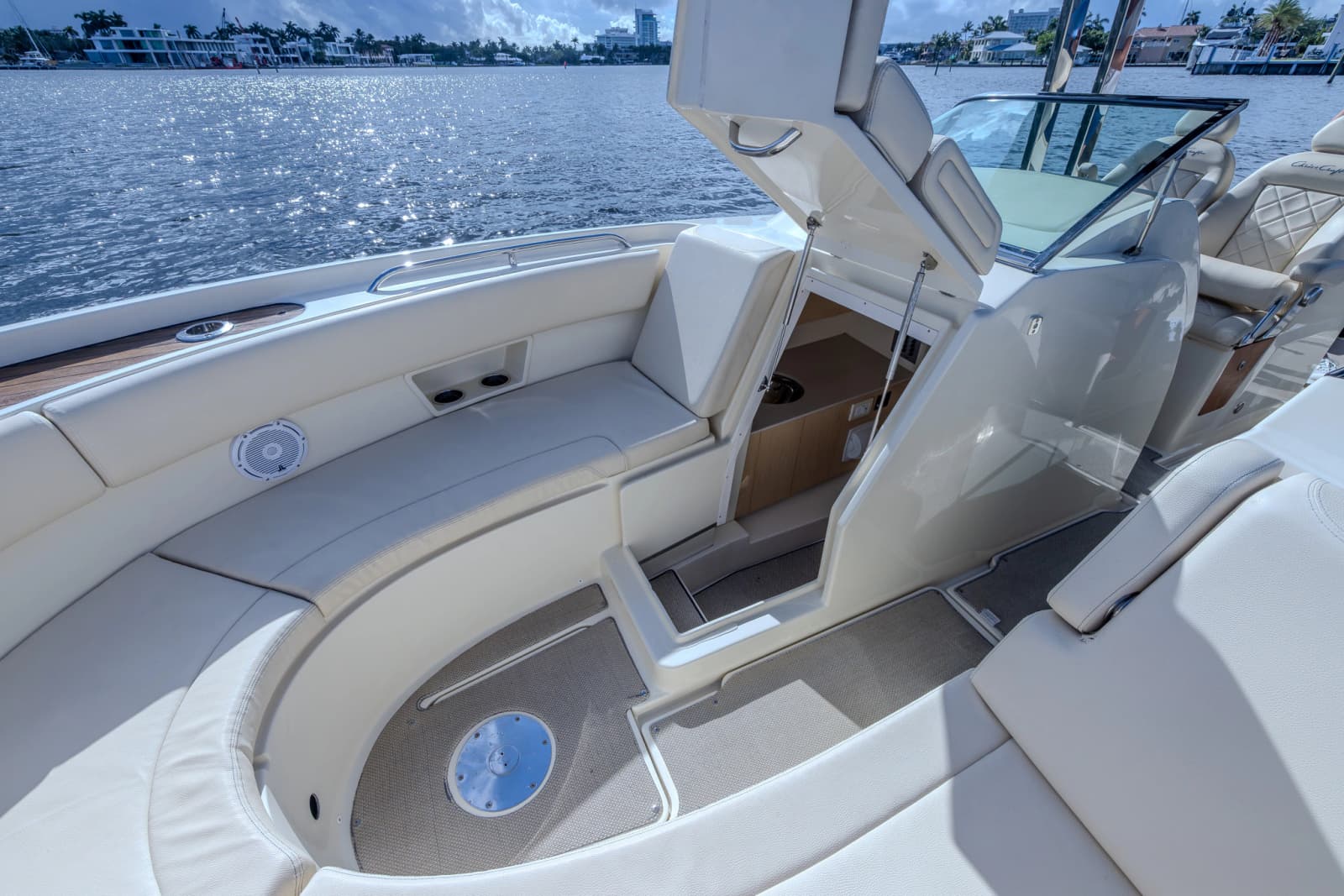 2019 Chris-Craft Calypso 30 - Photo 18