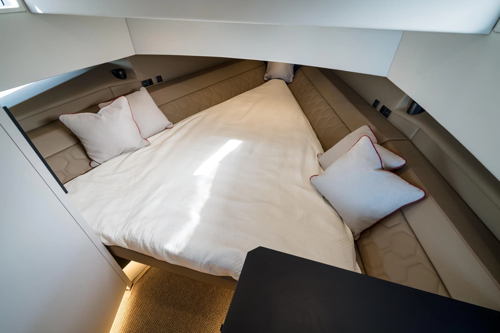 2023 Vanquish Yachts VQ45 Veloce Hardtop - Photo 34