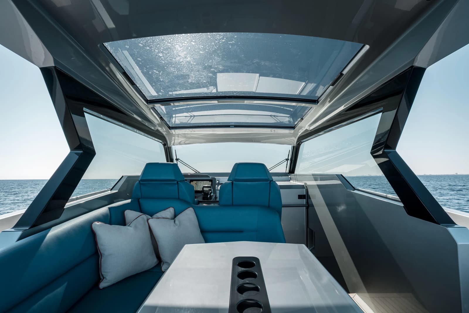 2023 Vanquish Yachts VQ45 Veloce Hardtop - Photo 17