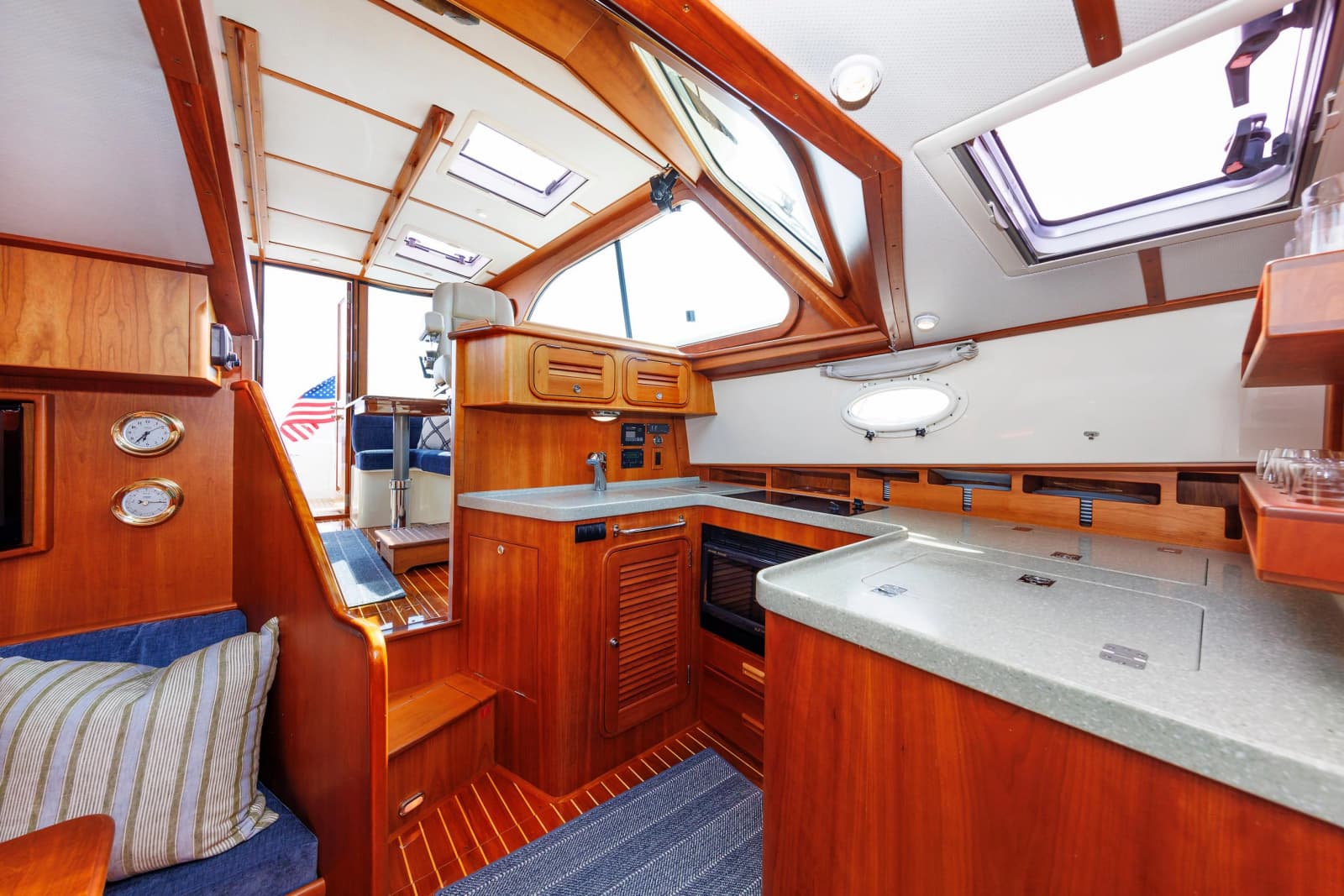 2009 Hinckley Talaria 44 MY - Photo 30
