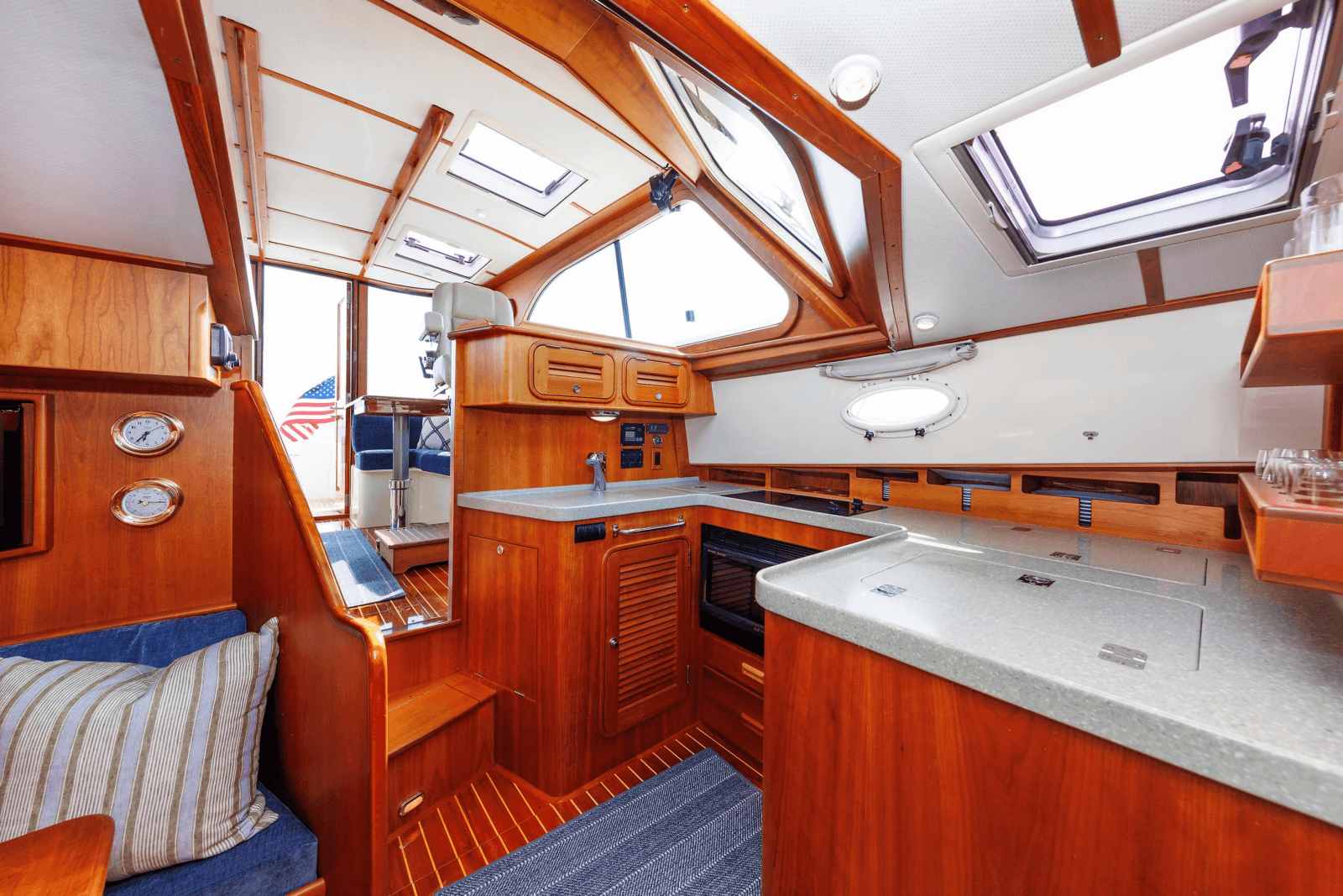 2009 Hinckley Talaria 44 MY - Photo 30