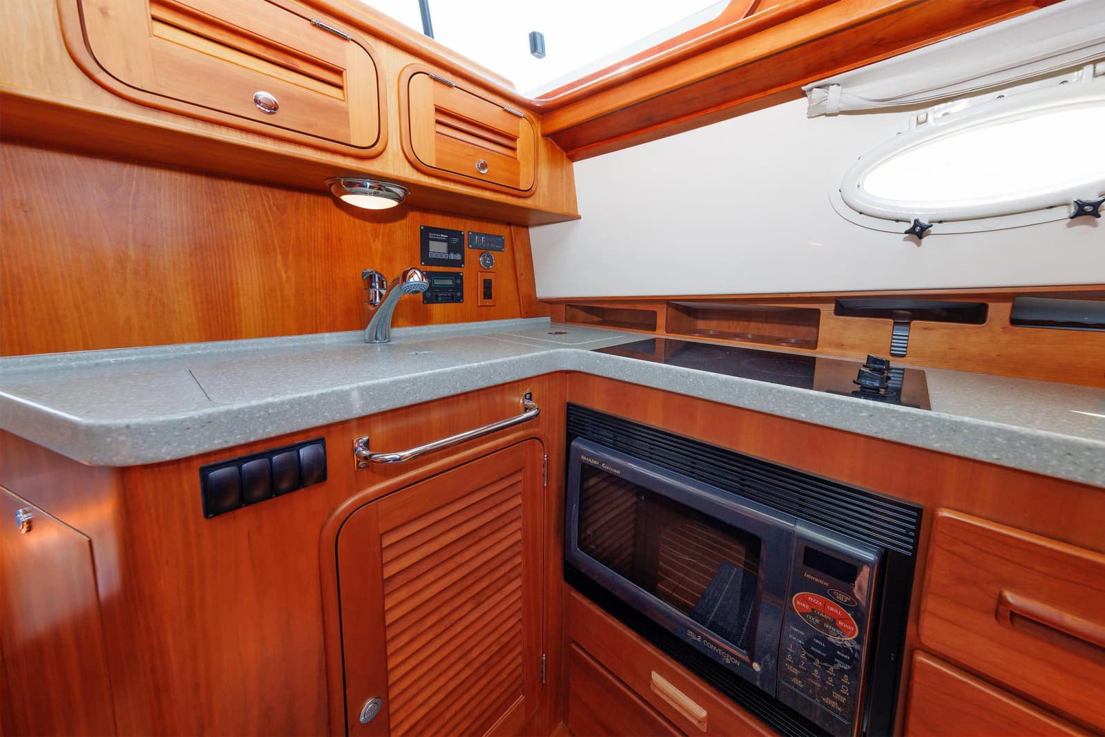 2009 Hinckley Talaria 44 MY - Photo 29