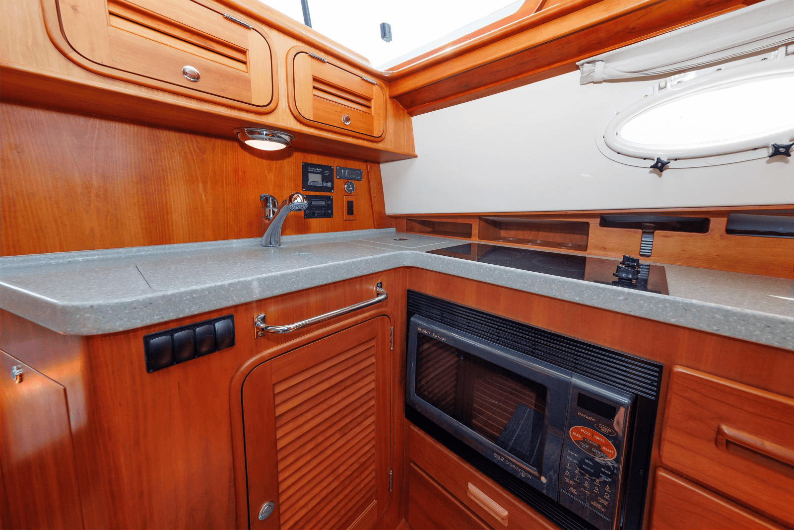 2009 Hinckley Talaria 44 MY - Photo 29