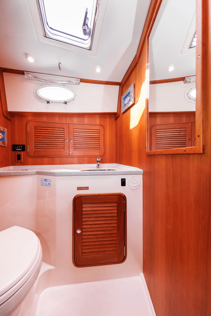 2009 Hinckley Talaria 44 MY - Photo 31