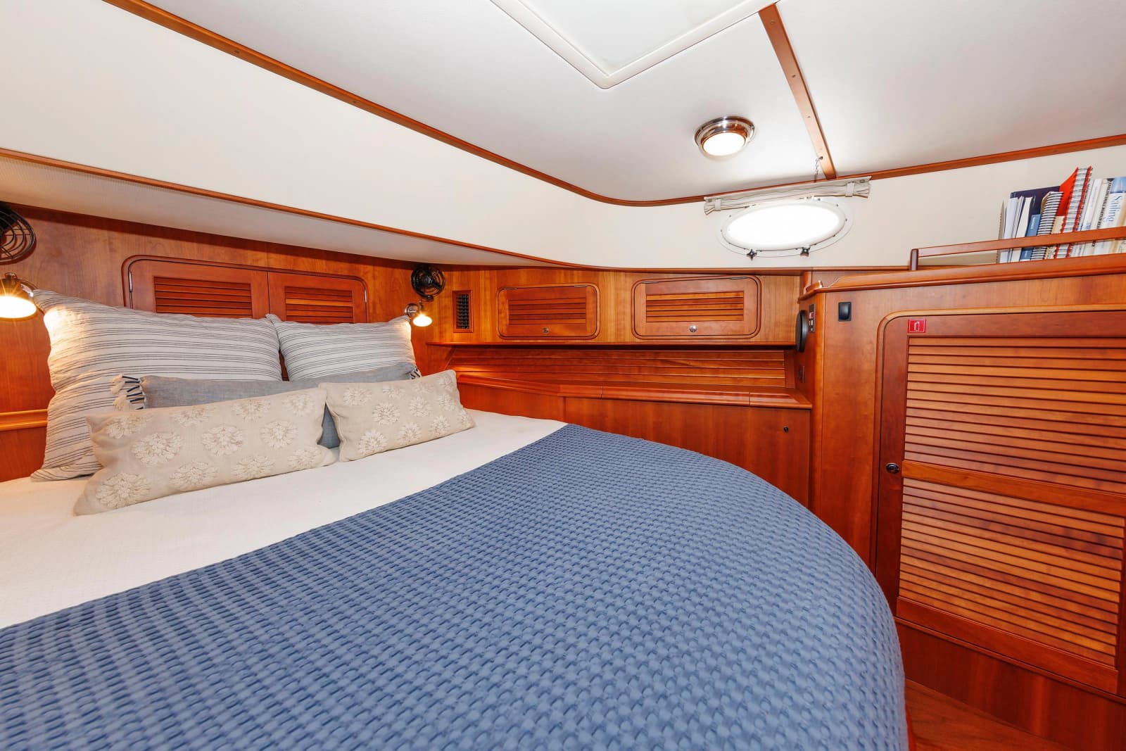 2009 Hinckley Talaria 44 MY - Photo 34