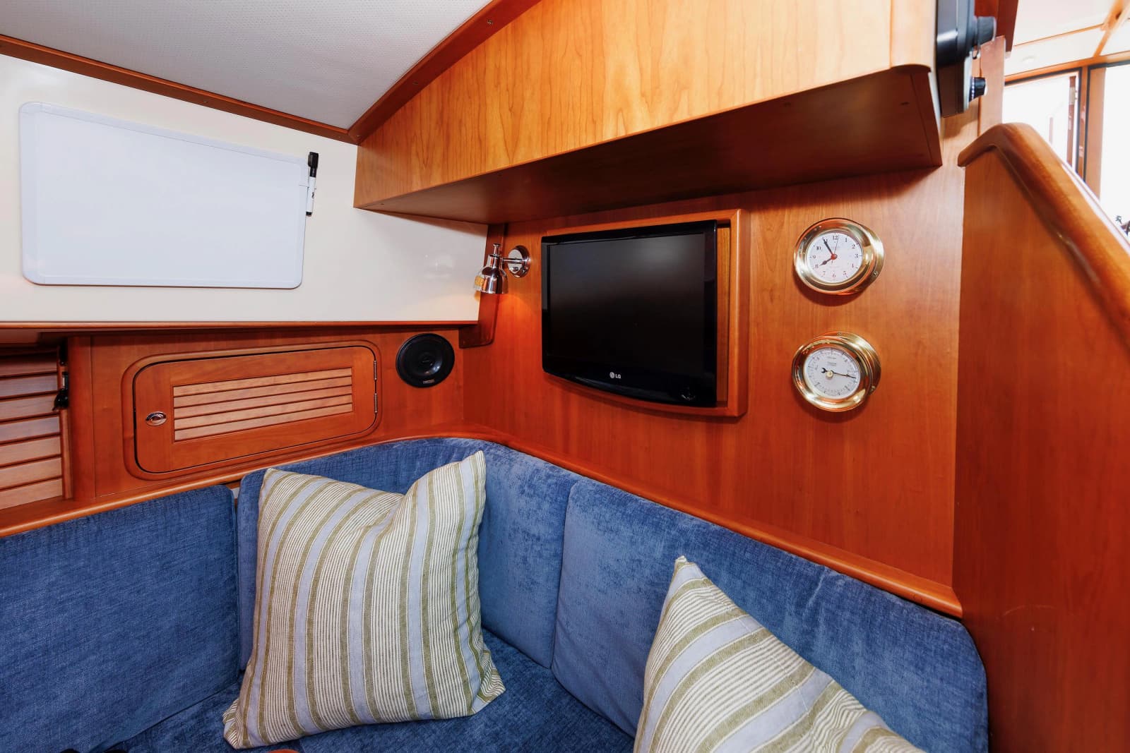 2009 Hinckley Talaria 44 MY - Photo 26