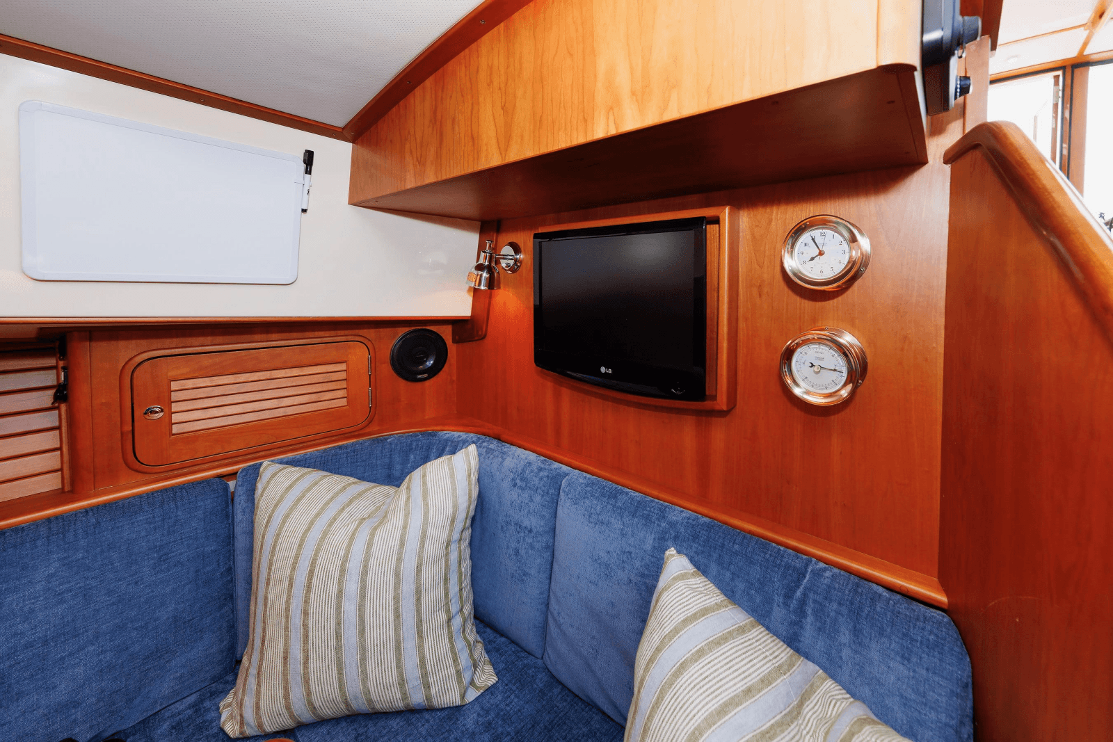 2009 Hinckley Talaria 44 MY - Photo 26