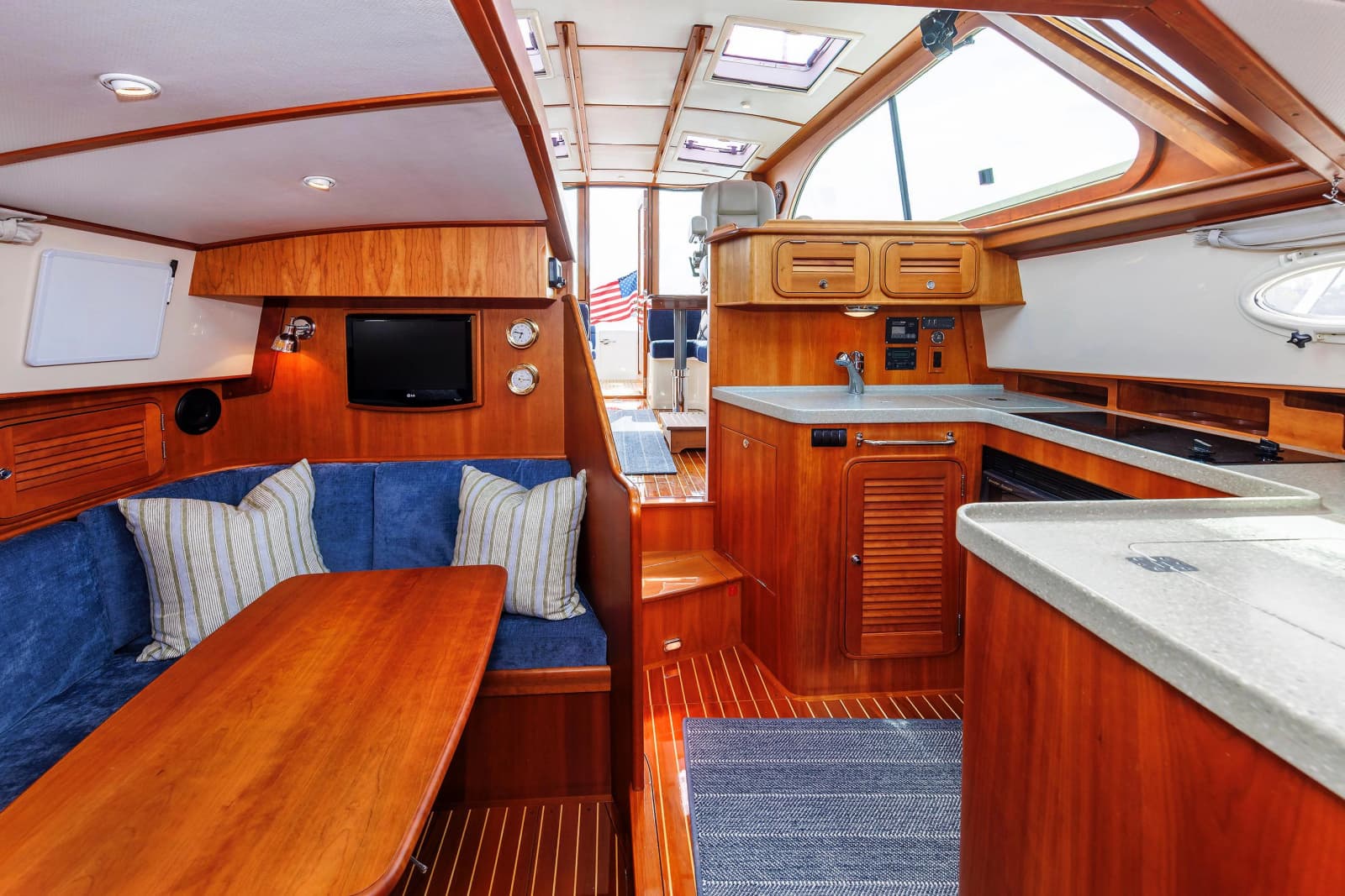 2009 Hinckley Talaria 44 MY - Photo 25
