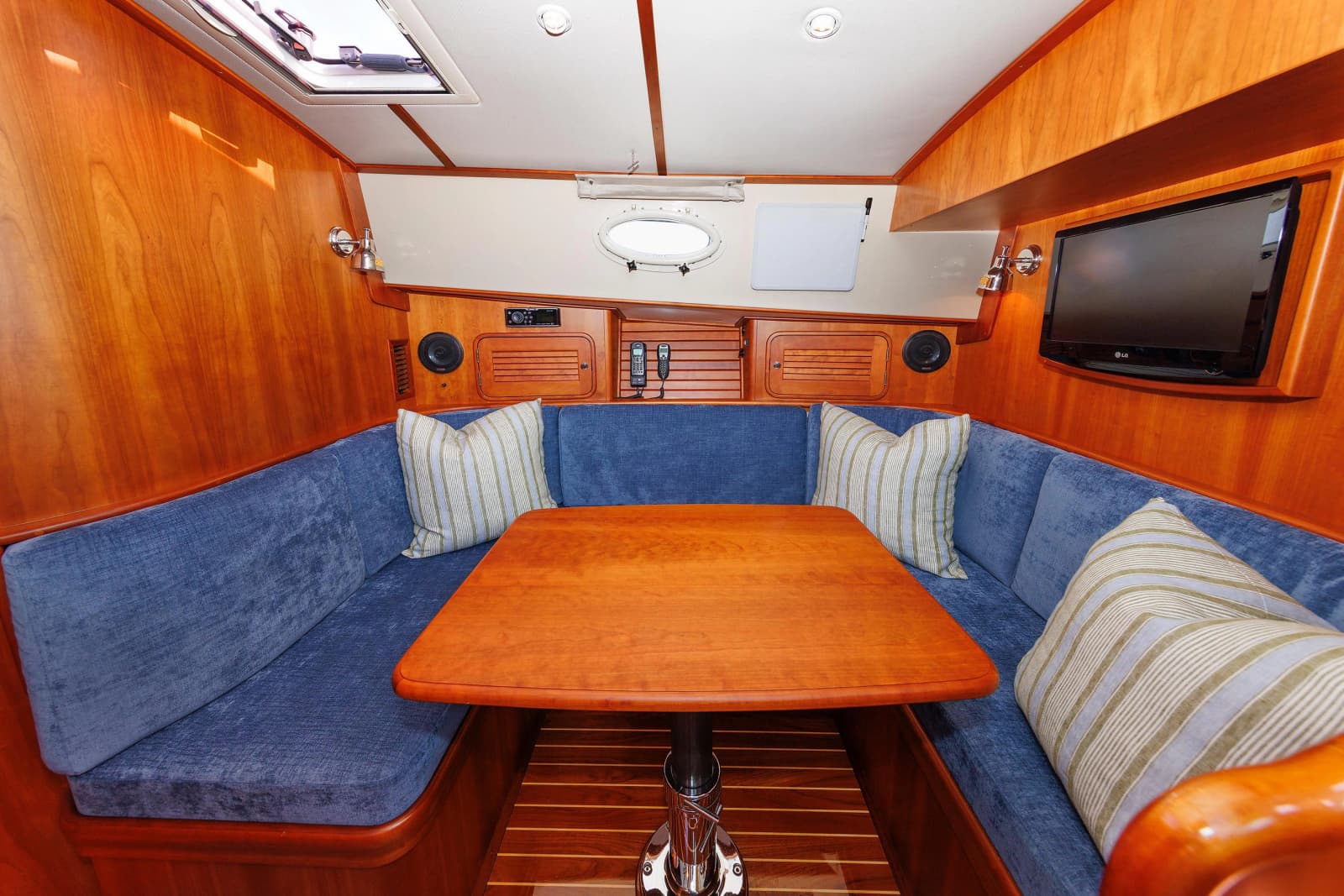 2009 Hinckley Talaria 44 MY - Photo 27