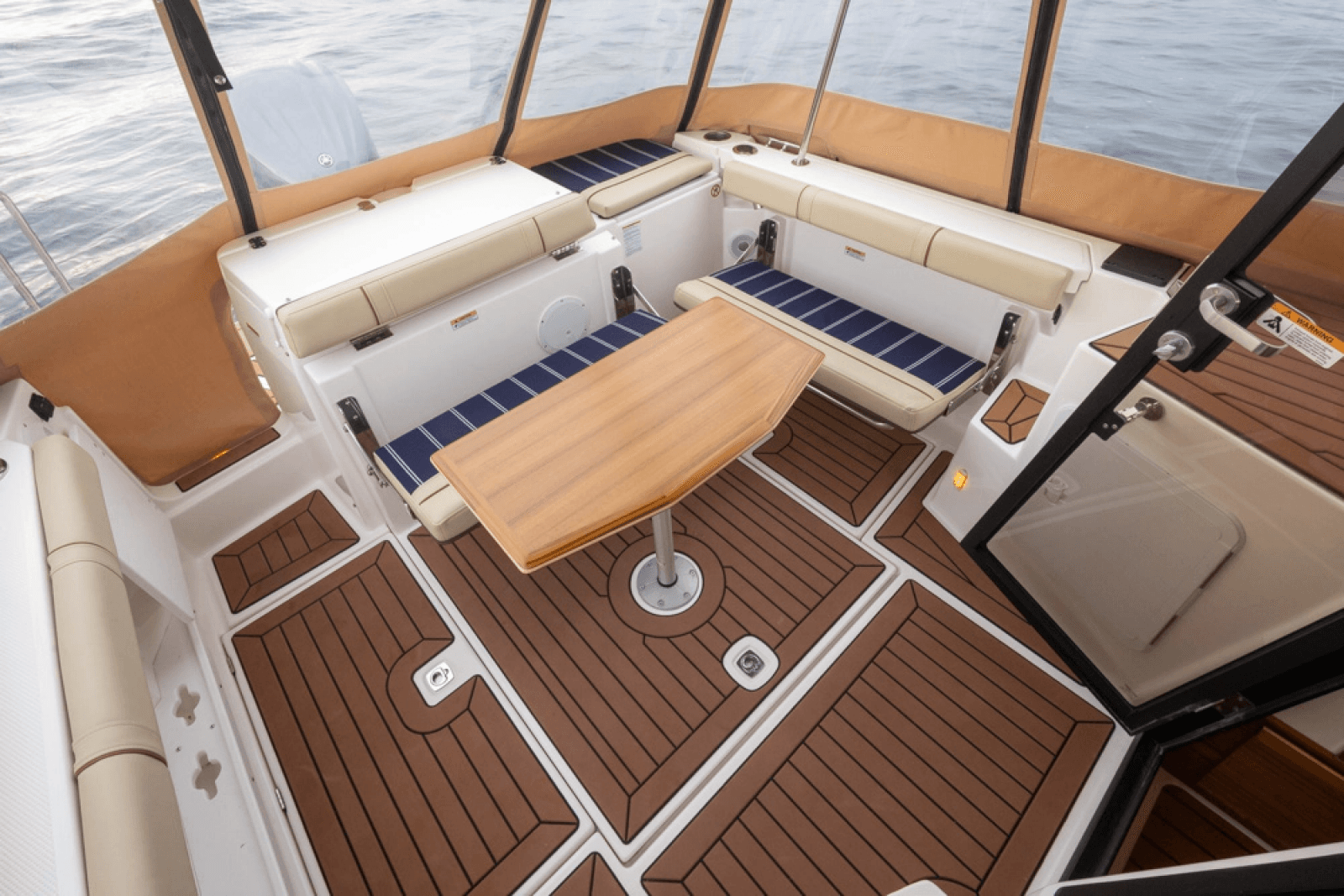 2024 Ranger Tugs R27 Luxury Edition - Photo 6