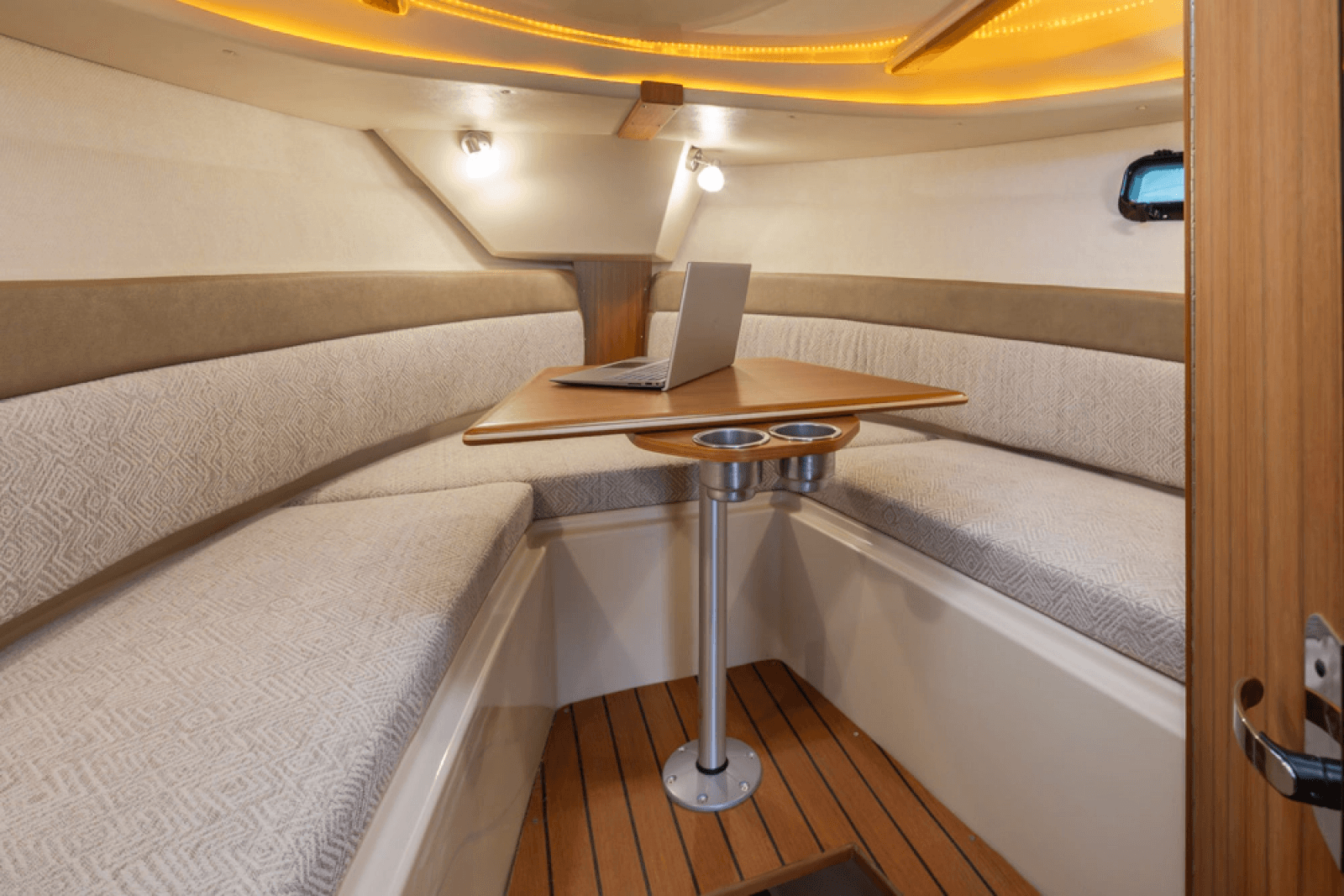 2024 Ranger Tugs R27 Luxury Edition - Photo 17