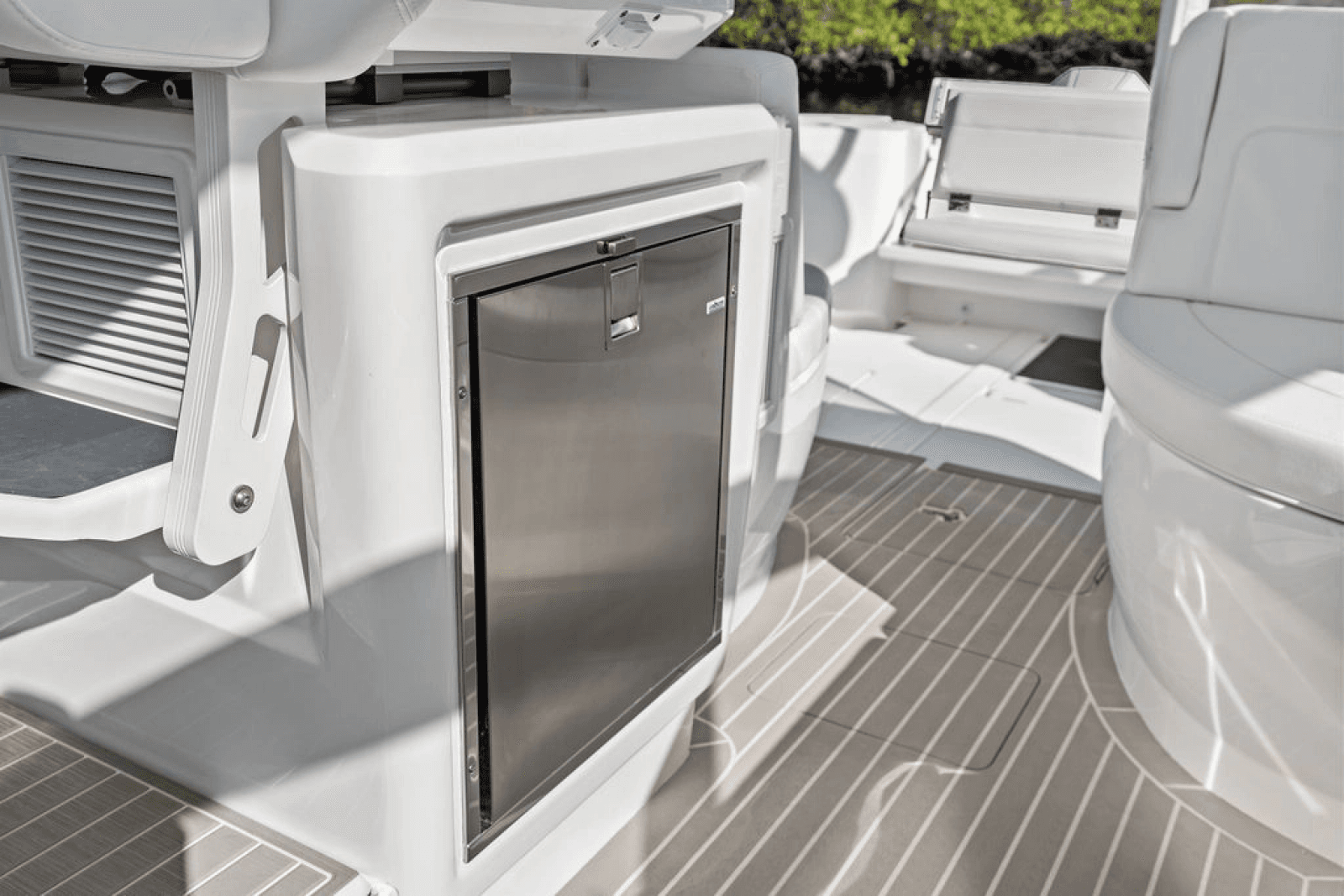2022 Intrepid 438 - Photo 17