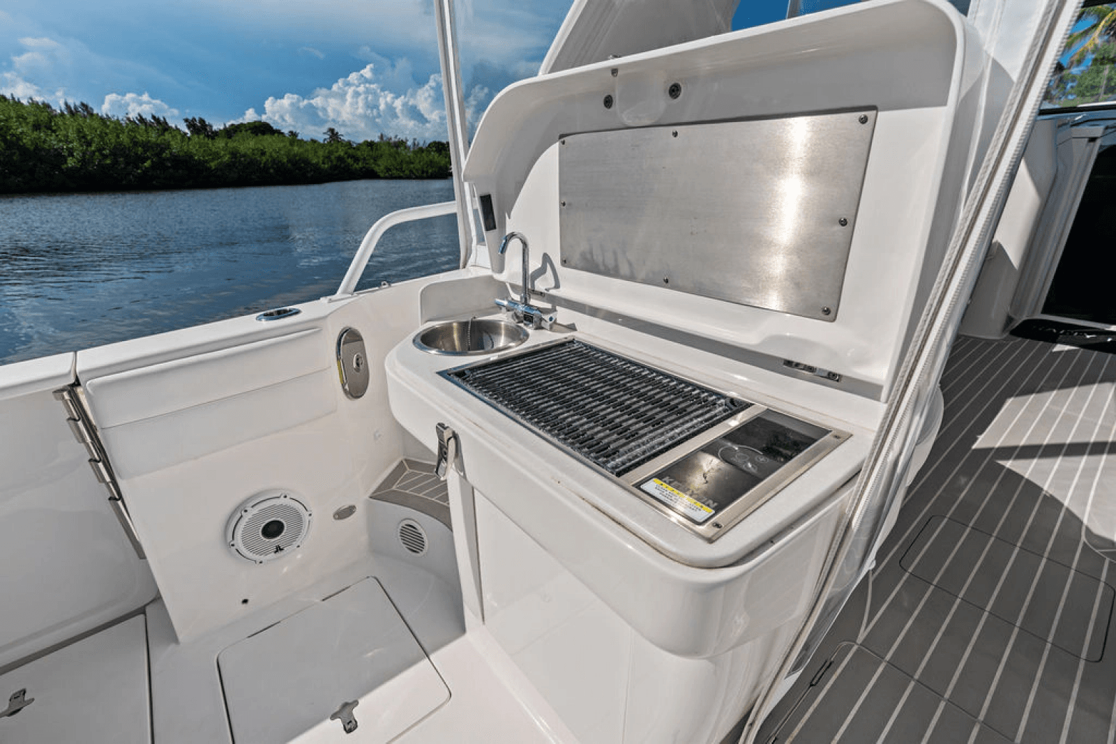 2022 Intrepid 438 - Photo 13