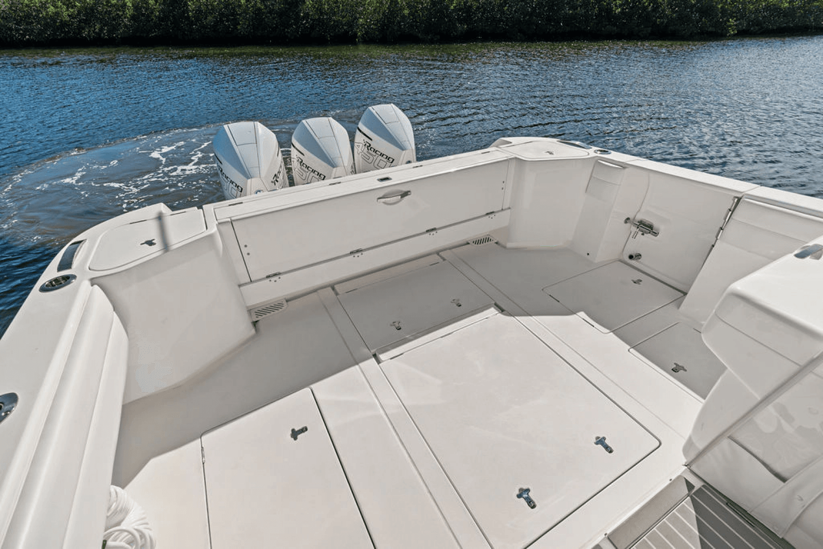 2022 Intrepid 438 - Photo 8