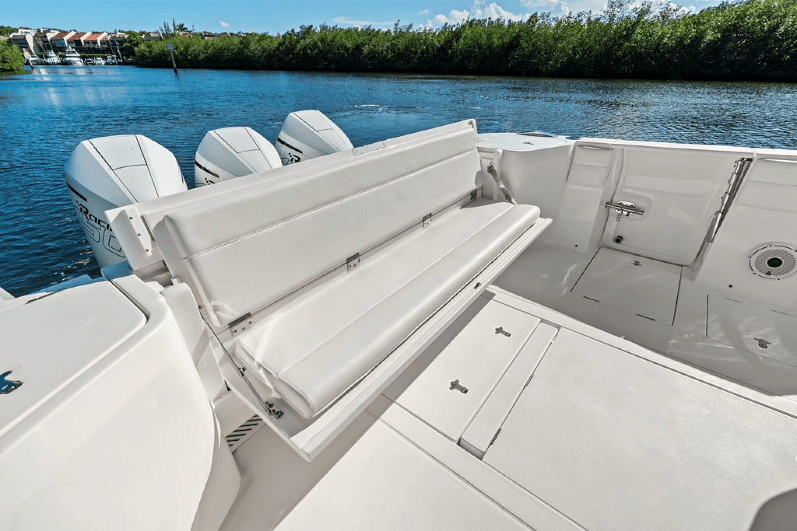 2022 Intrepid 438 - Photo 10