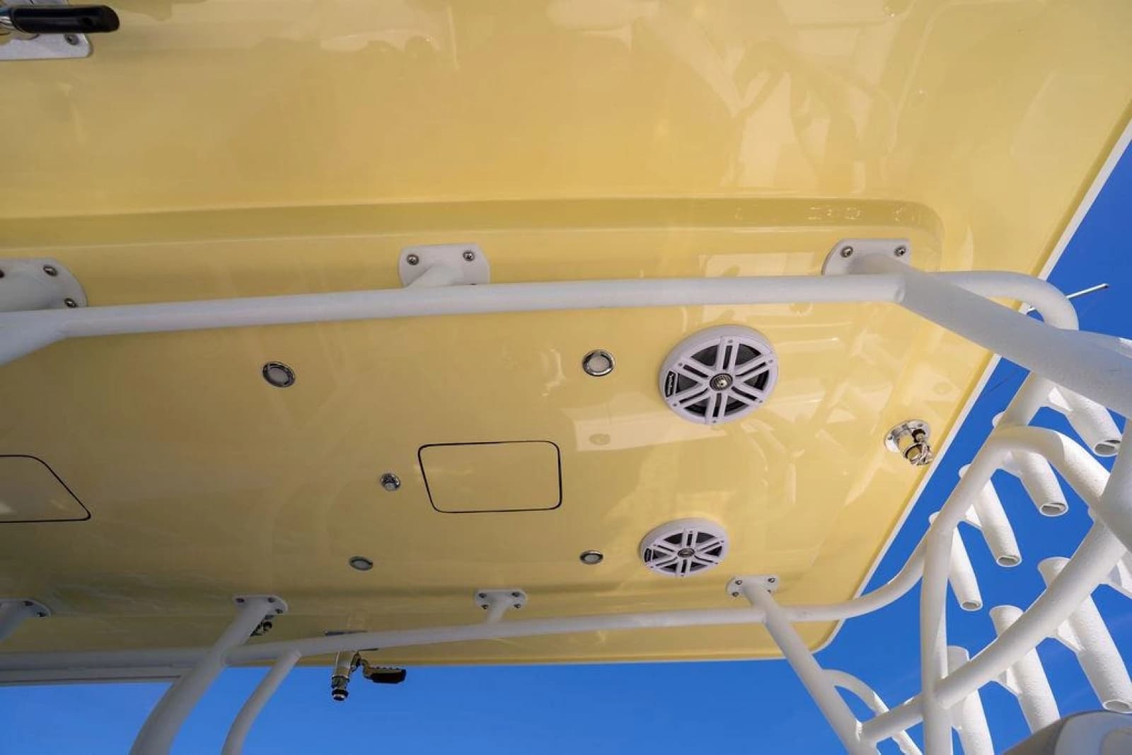 2023 Reef Runner 340 Center Console - Photo 12