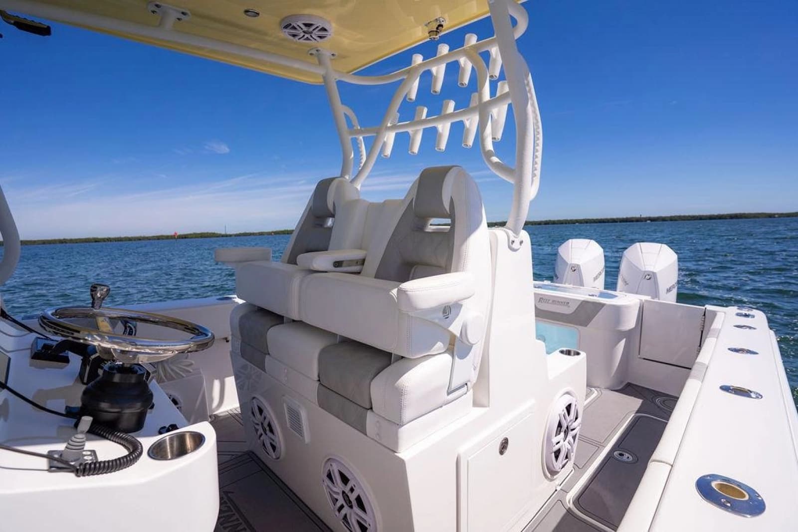 2023 Reef Runner 340 Center Console - Photo 10