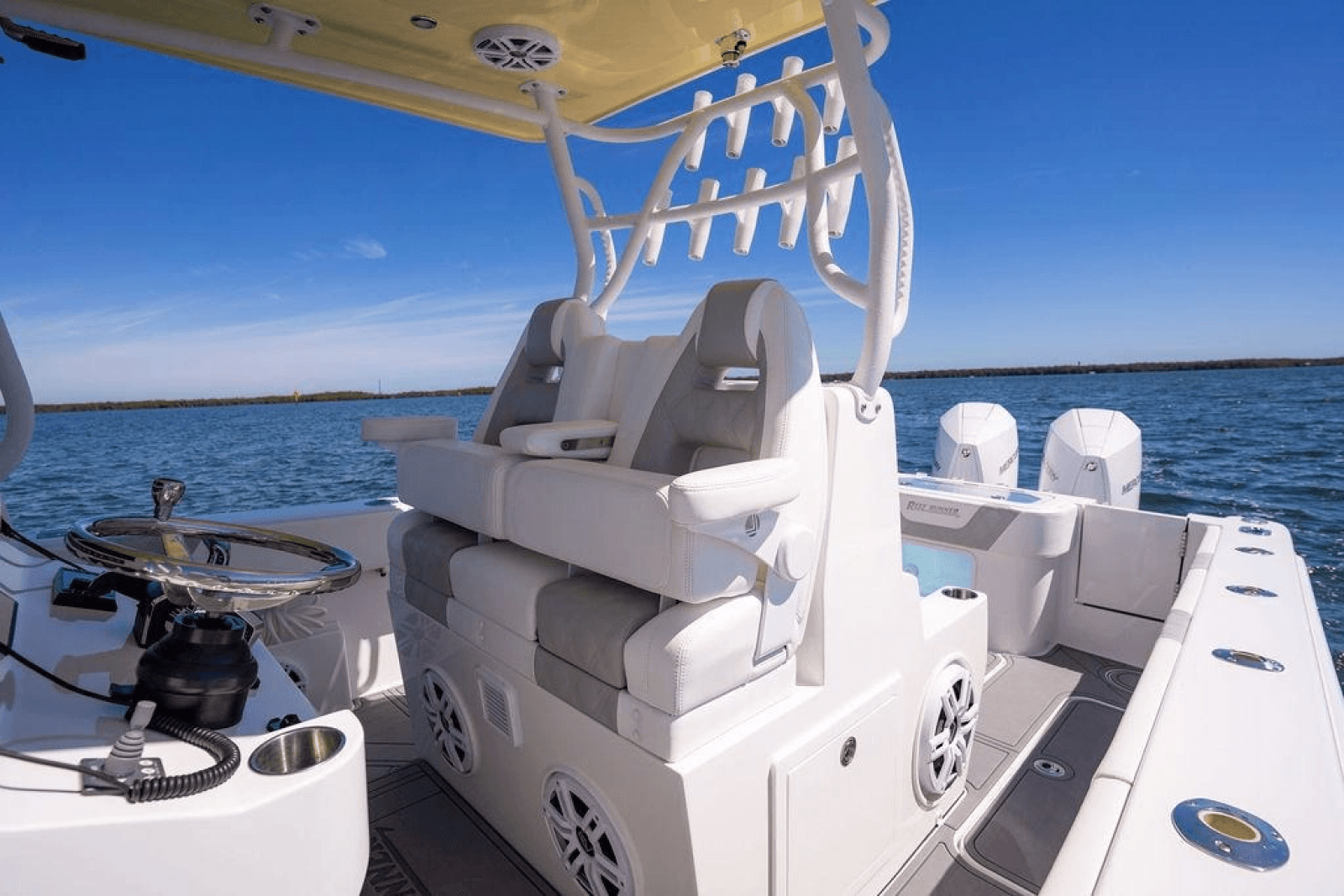 2023 Reef Runner 340 Center Console - Photo 10