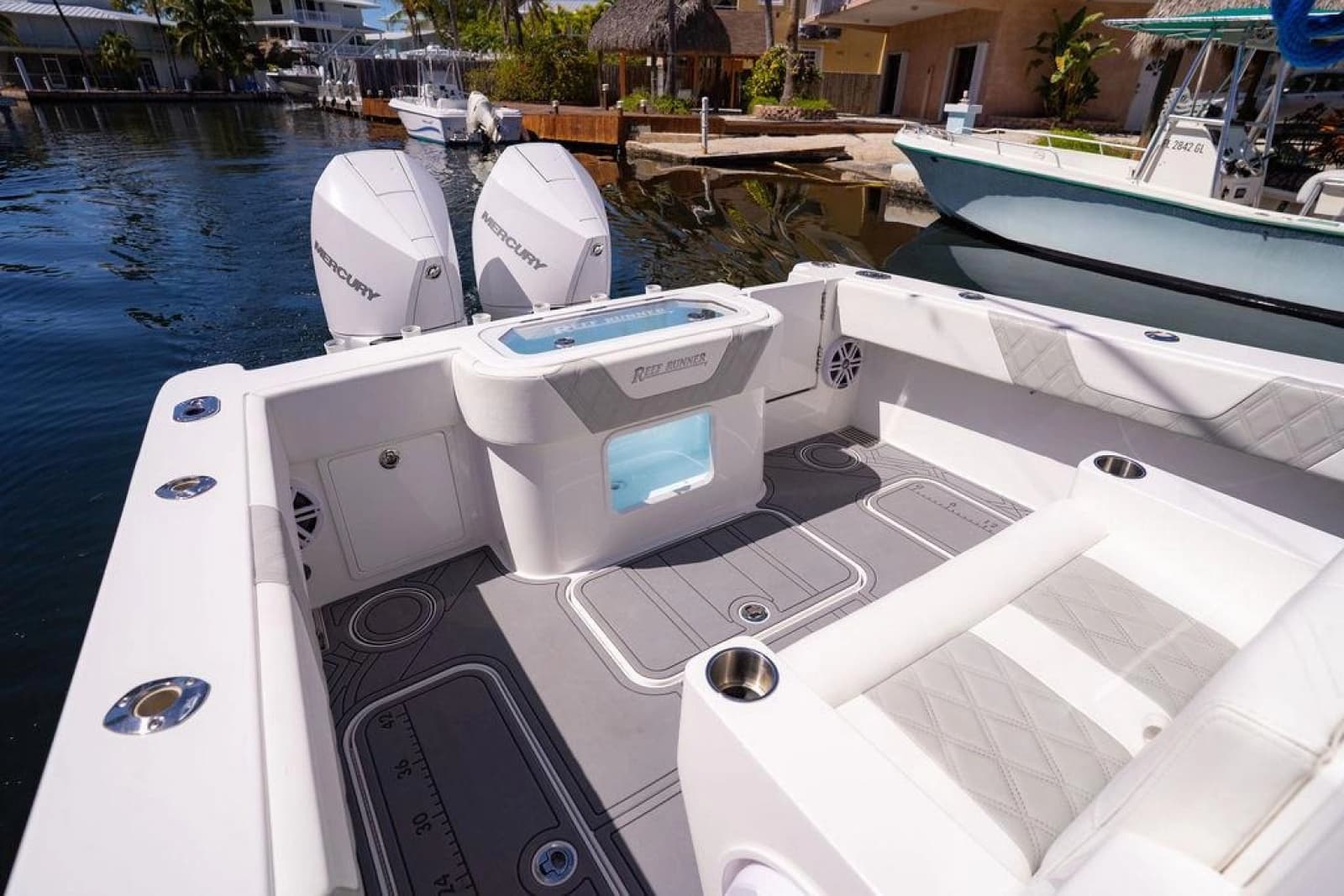 2023 Reef Runner 340 Center Console - Photo 14