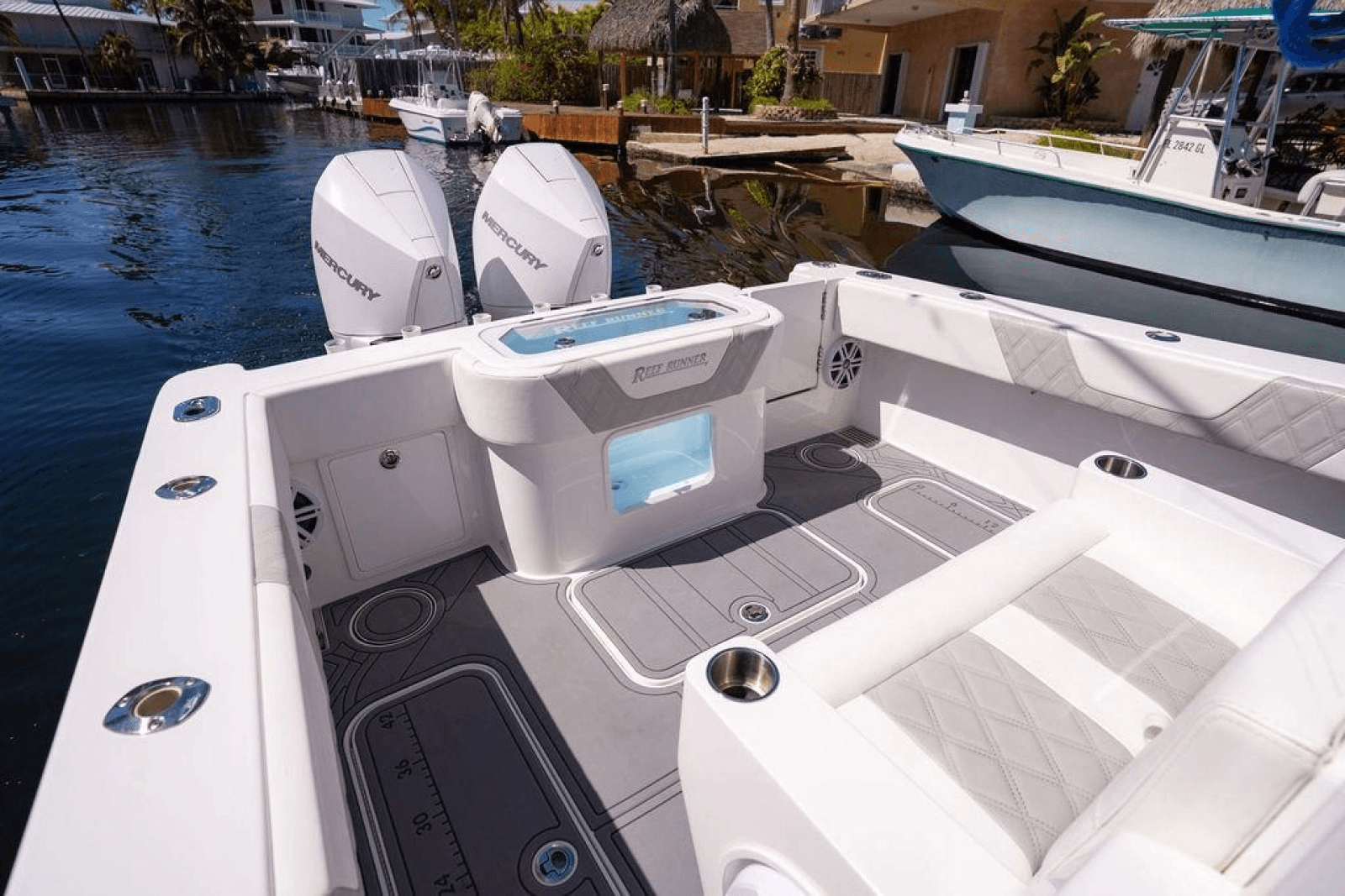 2023 Reef Runner 340 Center Console - Photo 14