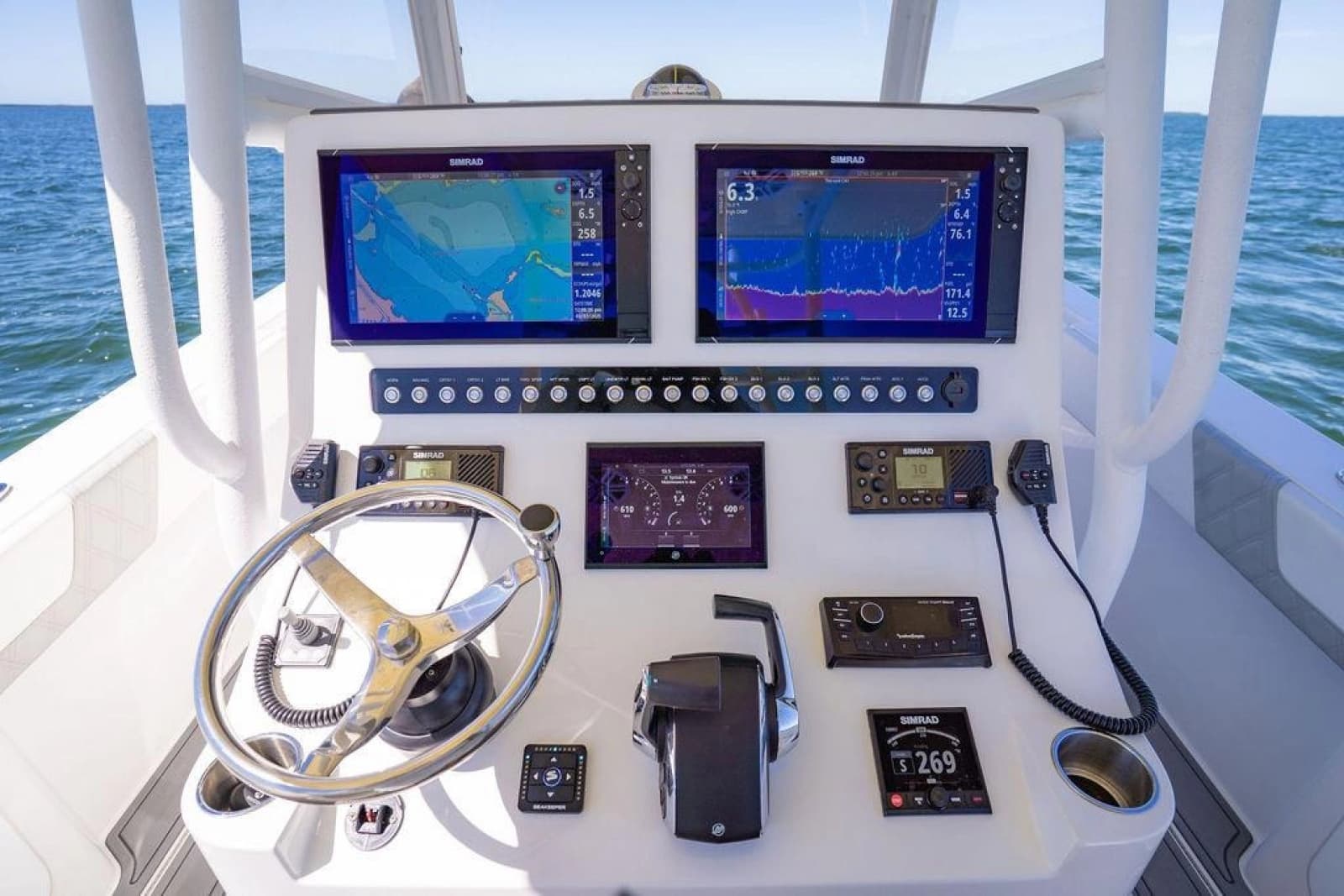 2023 Reef Runner 340 Center Console - Photo 11