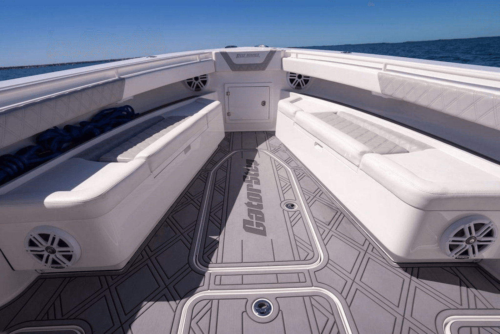 2023 Reef Runner 340 Center Console - Photo 9