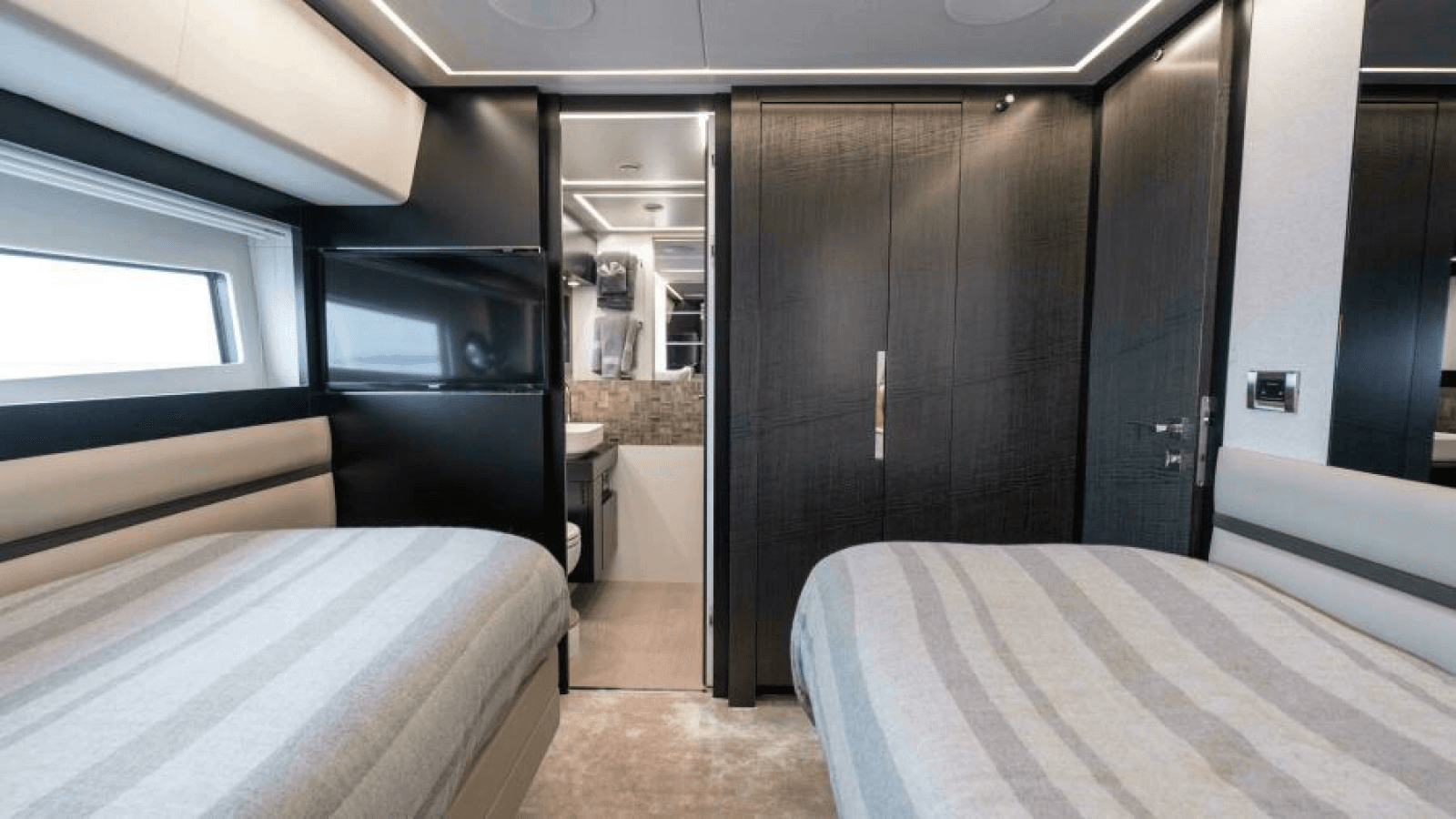 2022 Pershing 9X - Photo 54