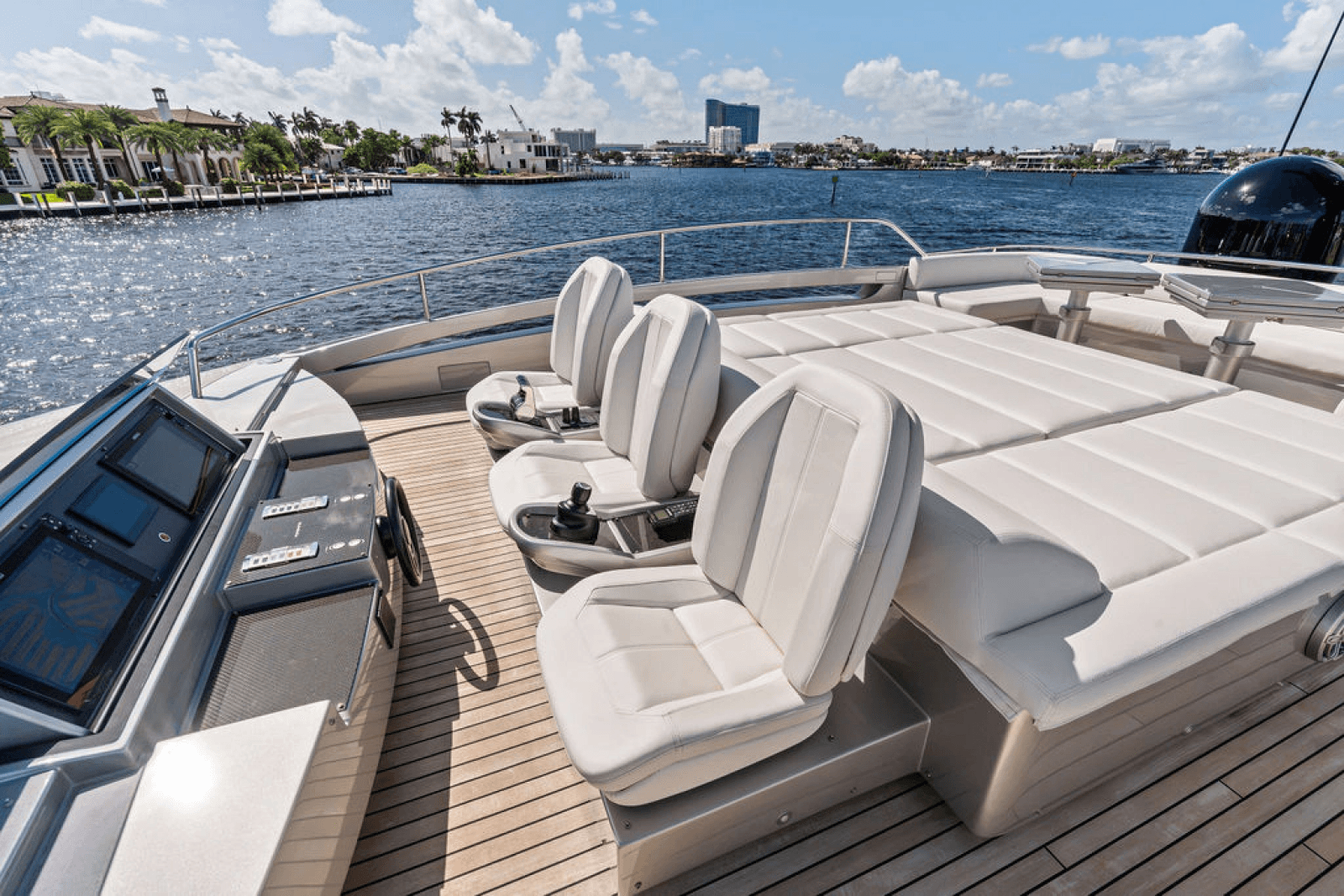 2022 Pershing 9X - Photo 31
