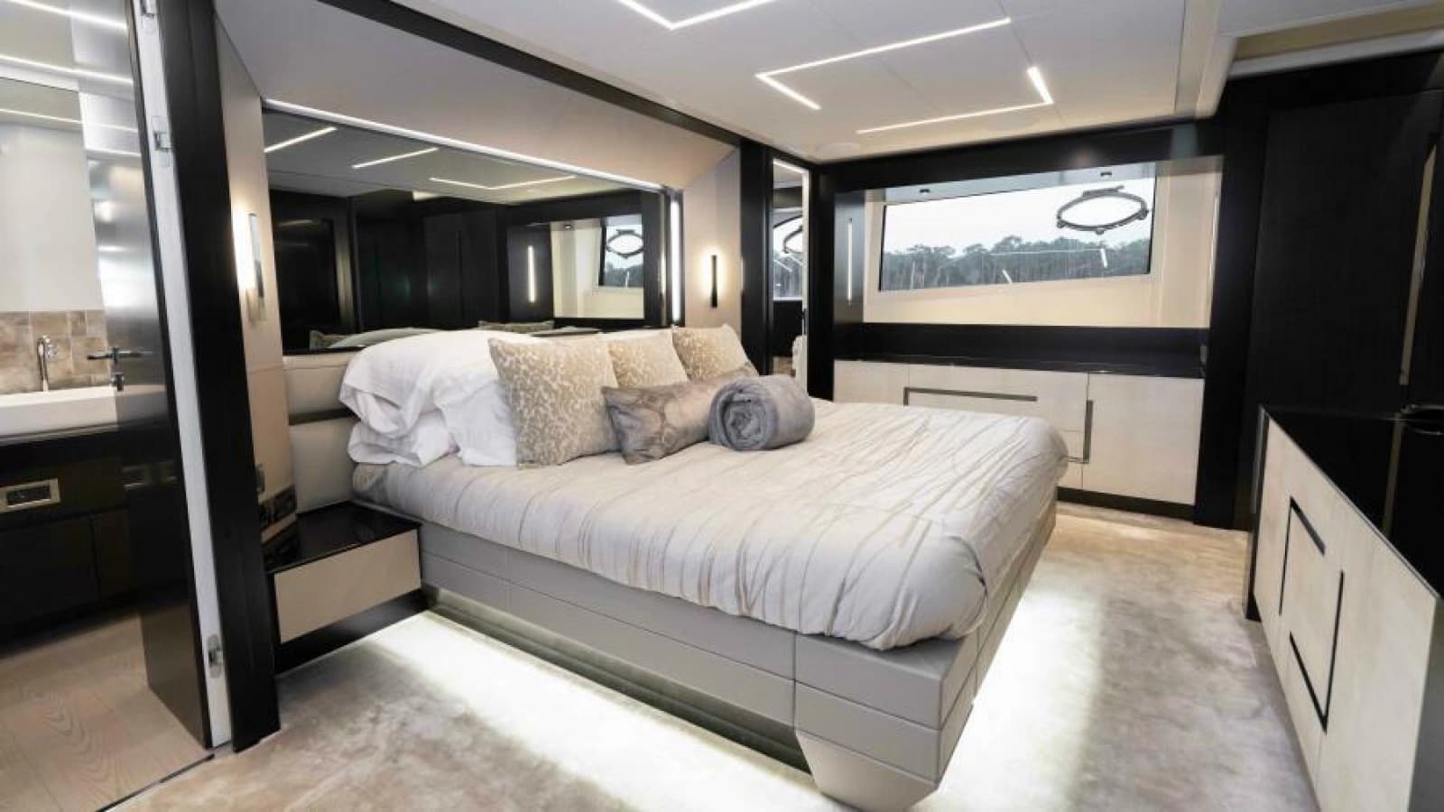 2022 Pershing 9X - Photo 47