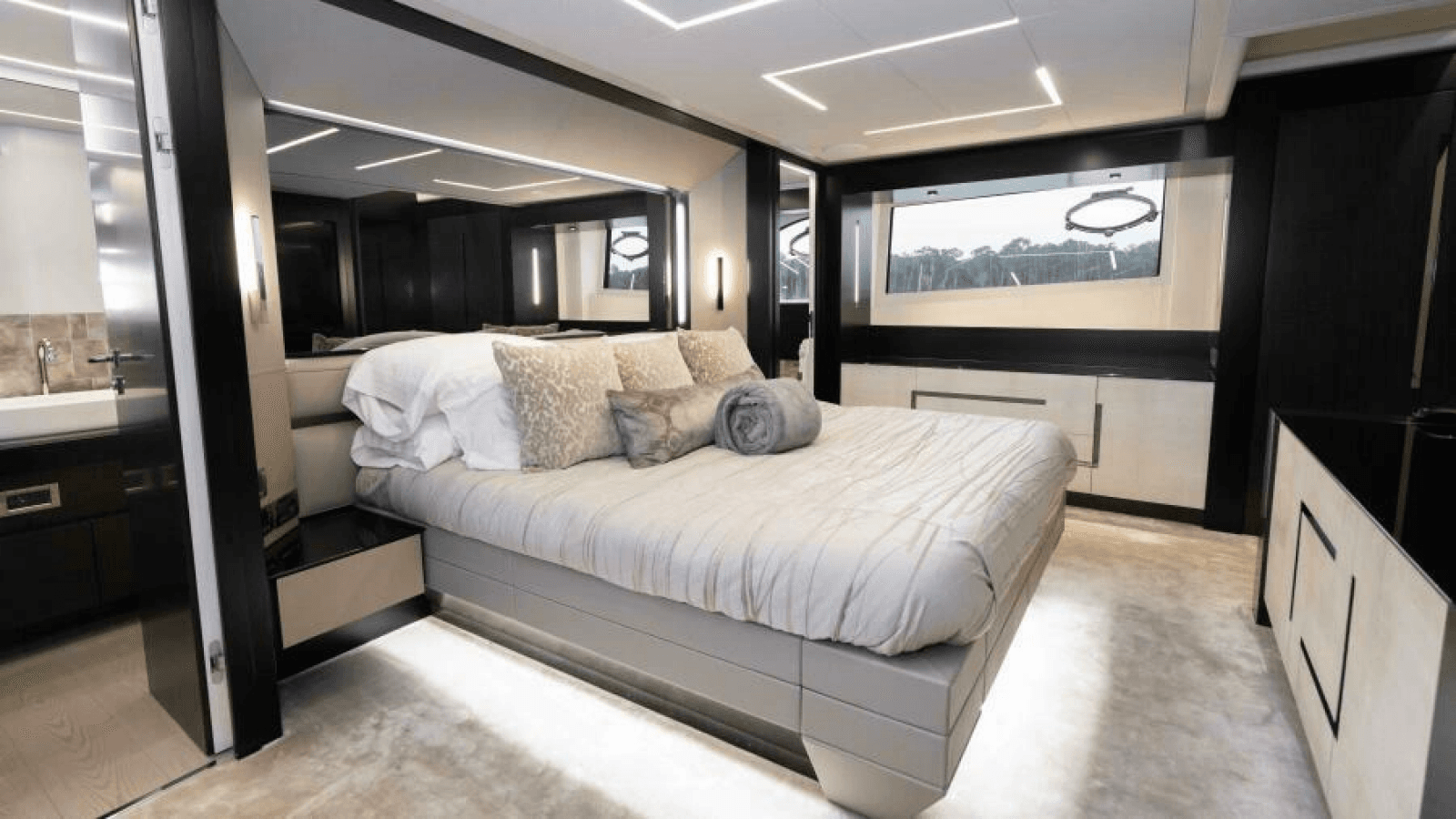 2022 Pershing 9X - Photo 47