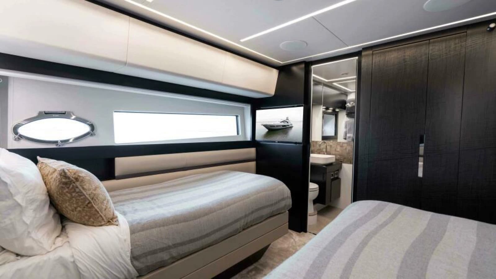 2022 Pershing 9X - Photo 55