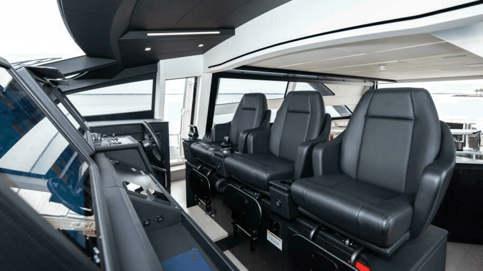 2022 Pershing 9X - Photo 42