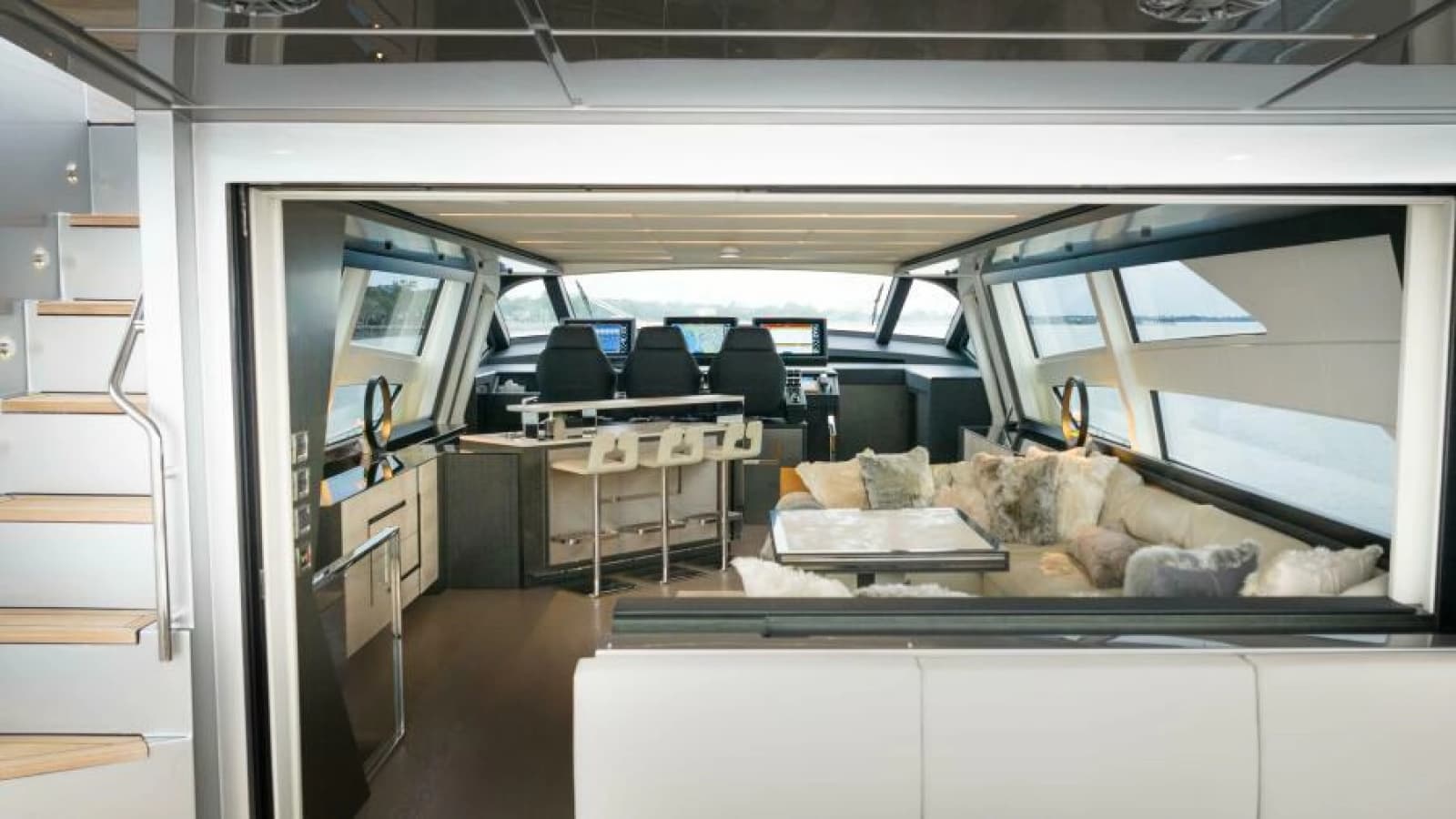 2022 Pershing 9X - Photo 12