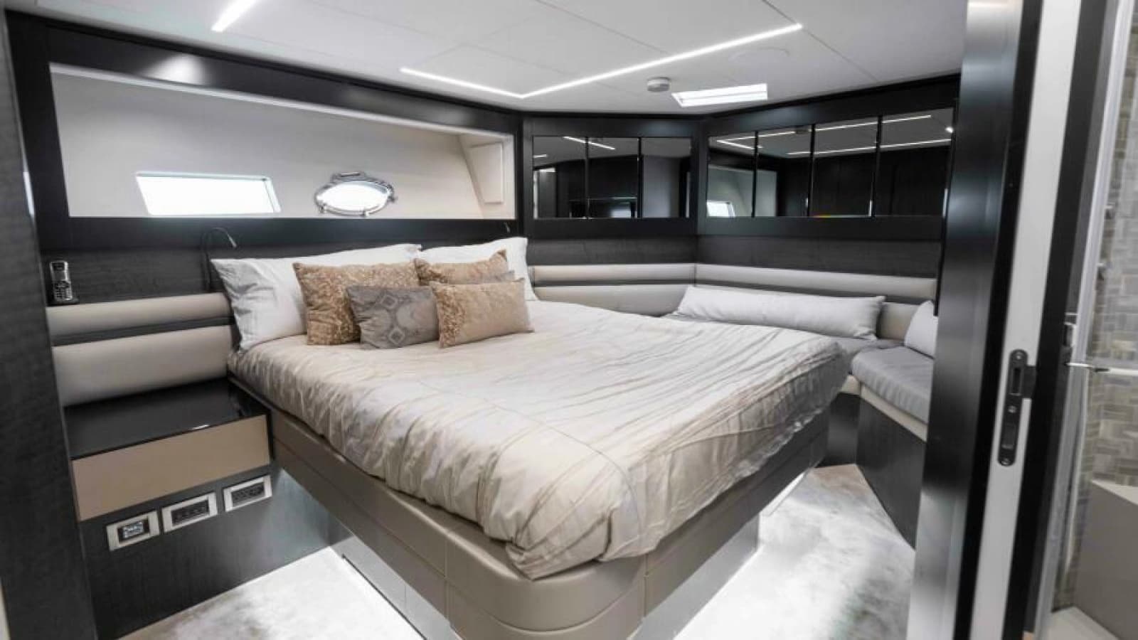 2022 Pershing 9X - Photo 61