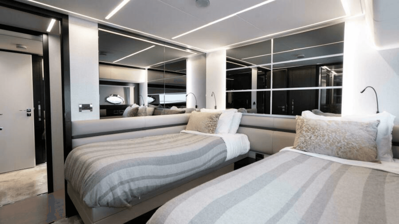 2022 Pershing 9X - Photo 53