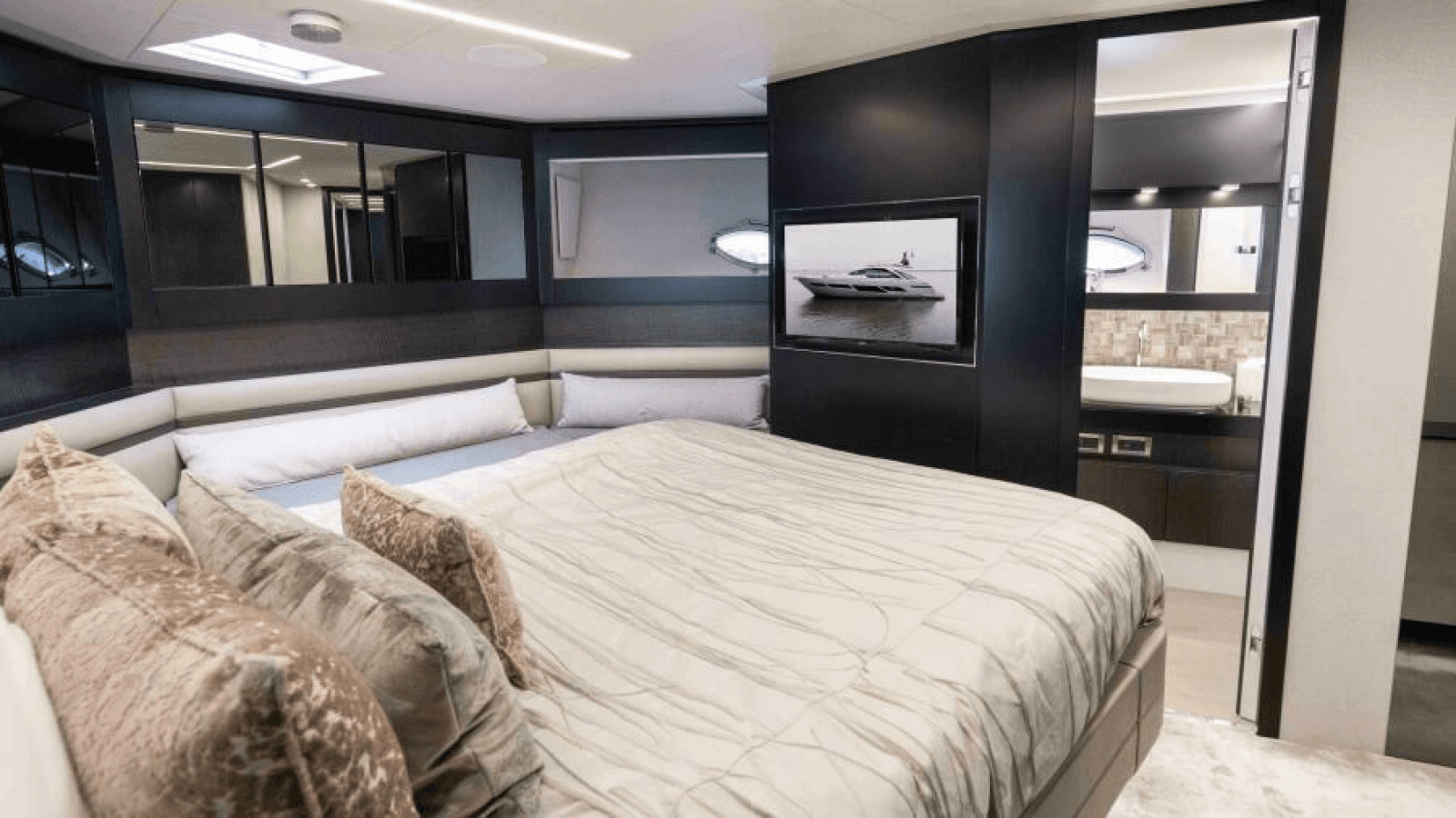 2022 Pershing 9X - Photo 62
