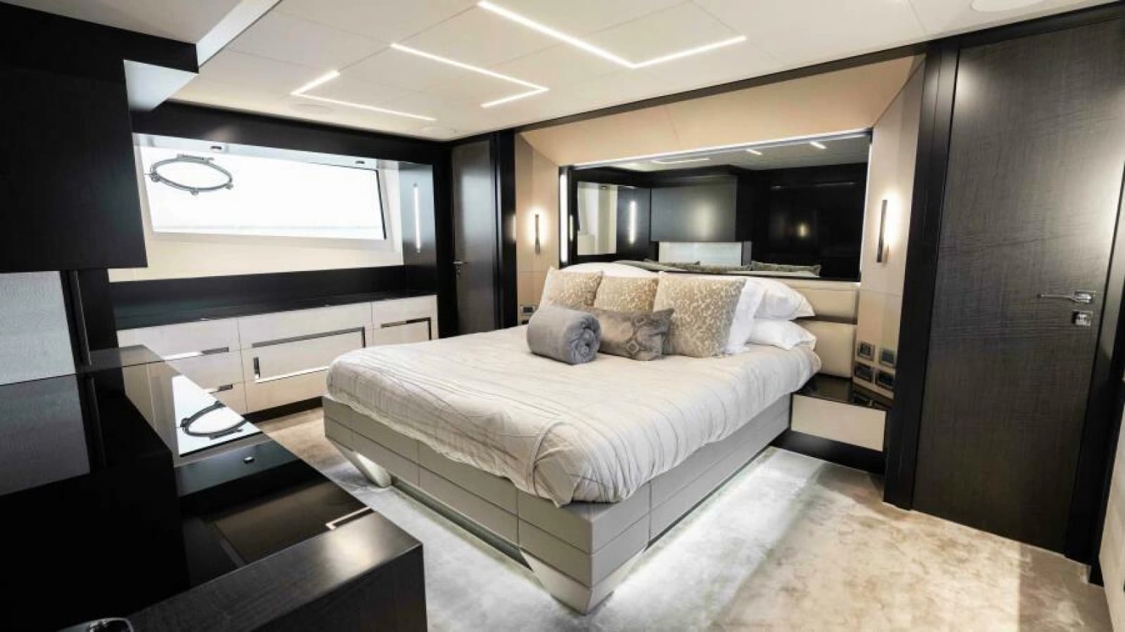 2022 Pershing 9X - Photo 45
