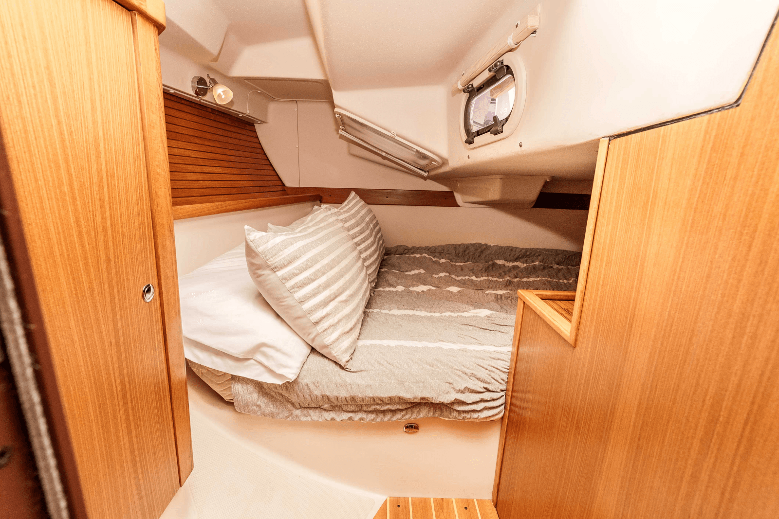 2013 Catalina 355 - Photo 29
