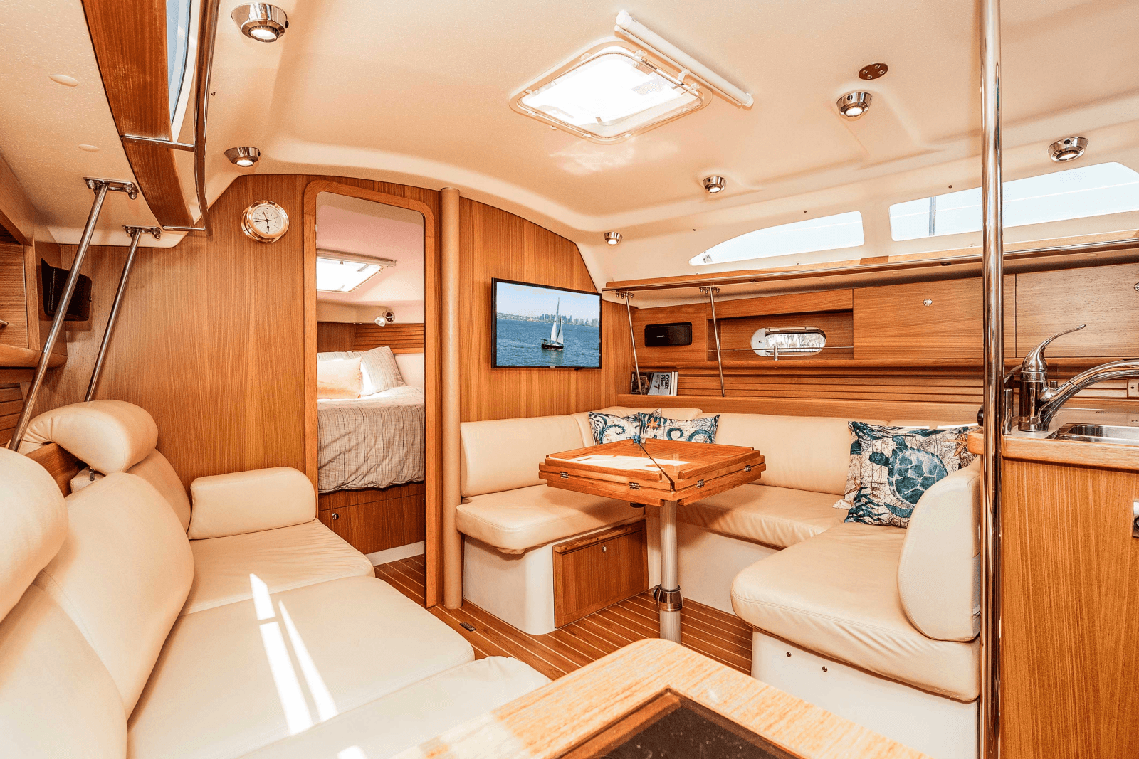 2013 Catalina 355 - Photo 18