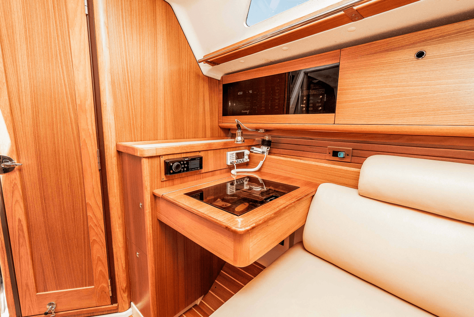 2013 Catalina 355 - Photo 23